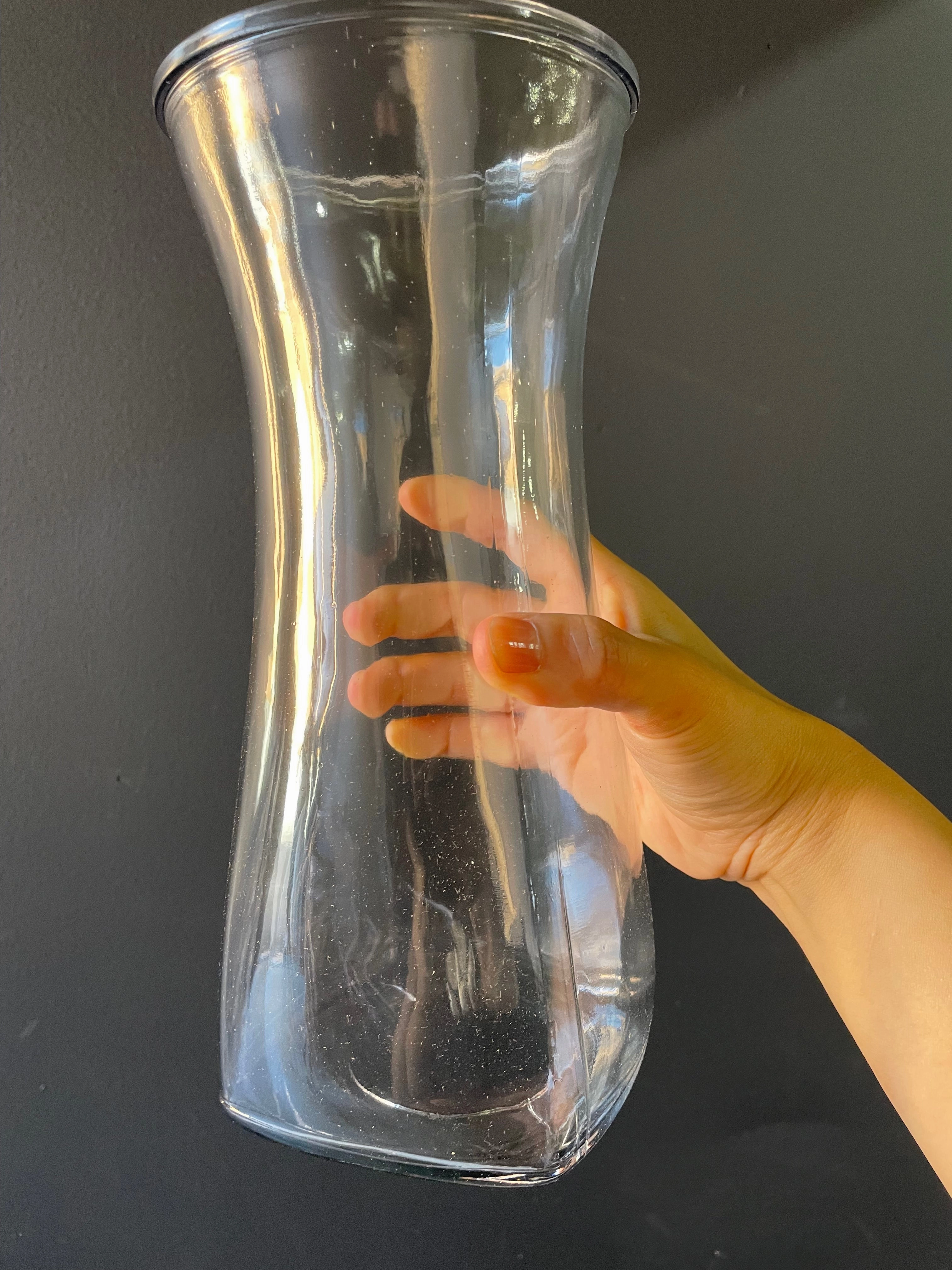 4.5x9.5H Round Vase