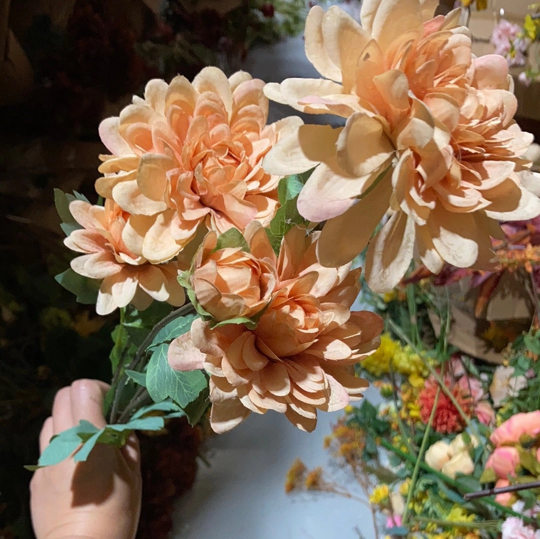 6 head Vintage blush Dahlia spray