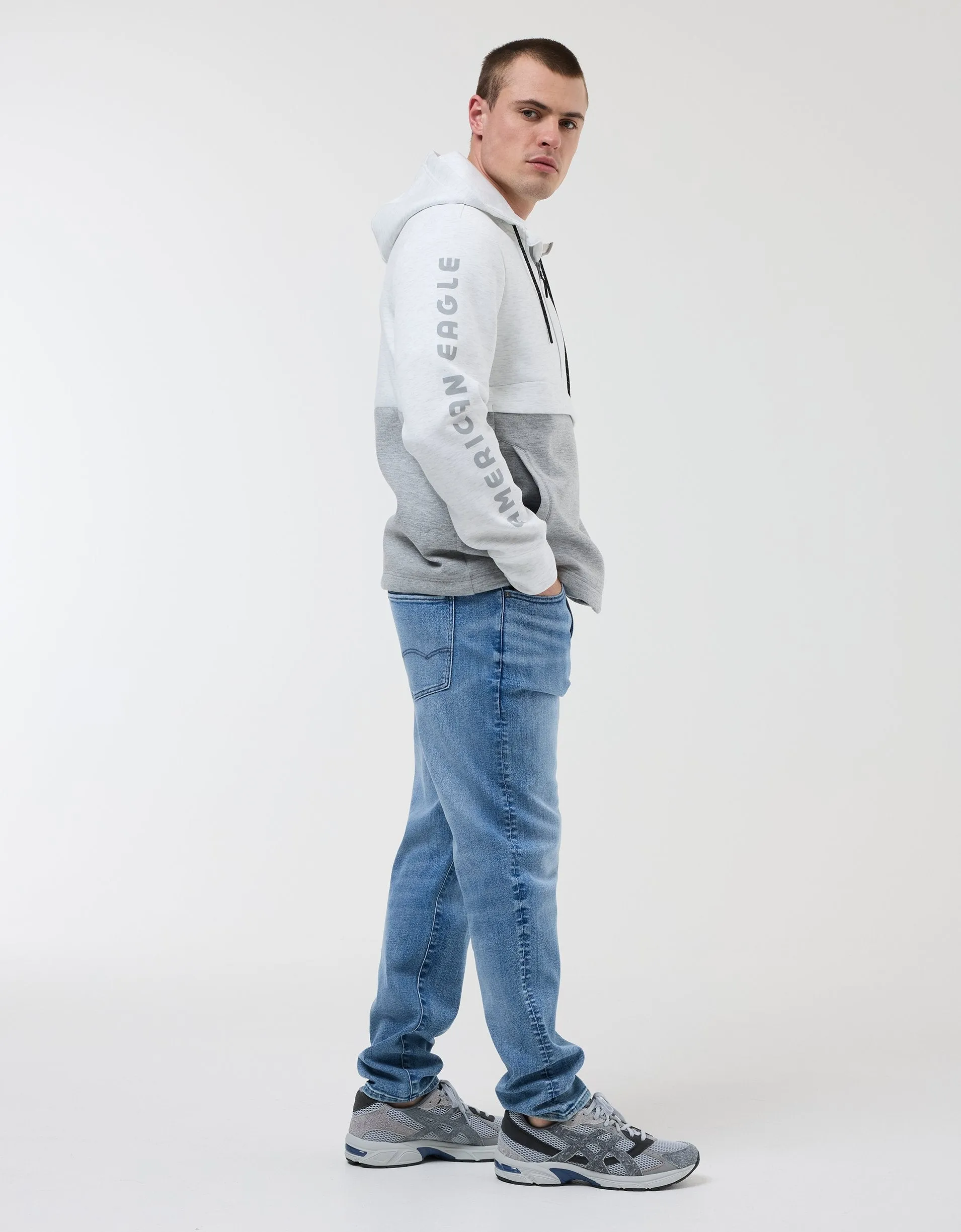 AE 24/7 AirFlex  Temp Tech Sportlich geschnittene Jeans
