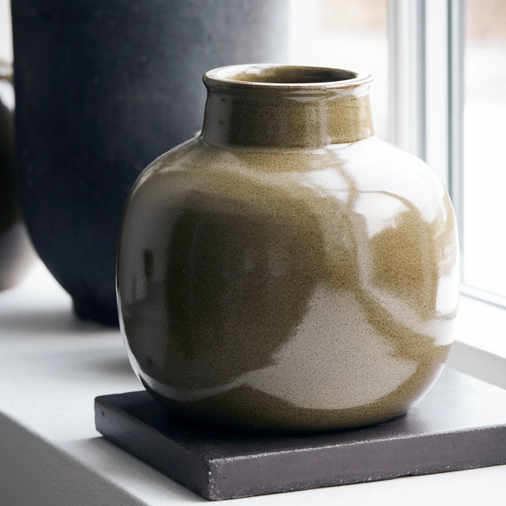 Aju Green Vase 17cm,hand-painted ceramic vase