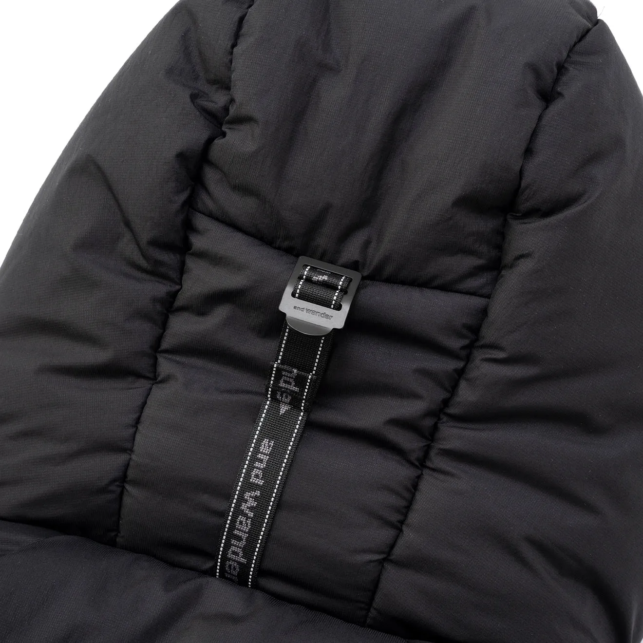 And Wander x Maison Kitsune Isolierjacke Schwarz