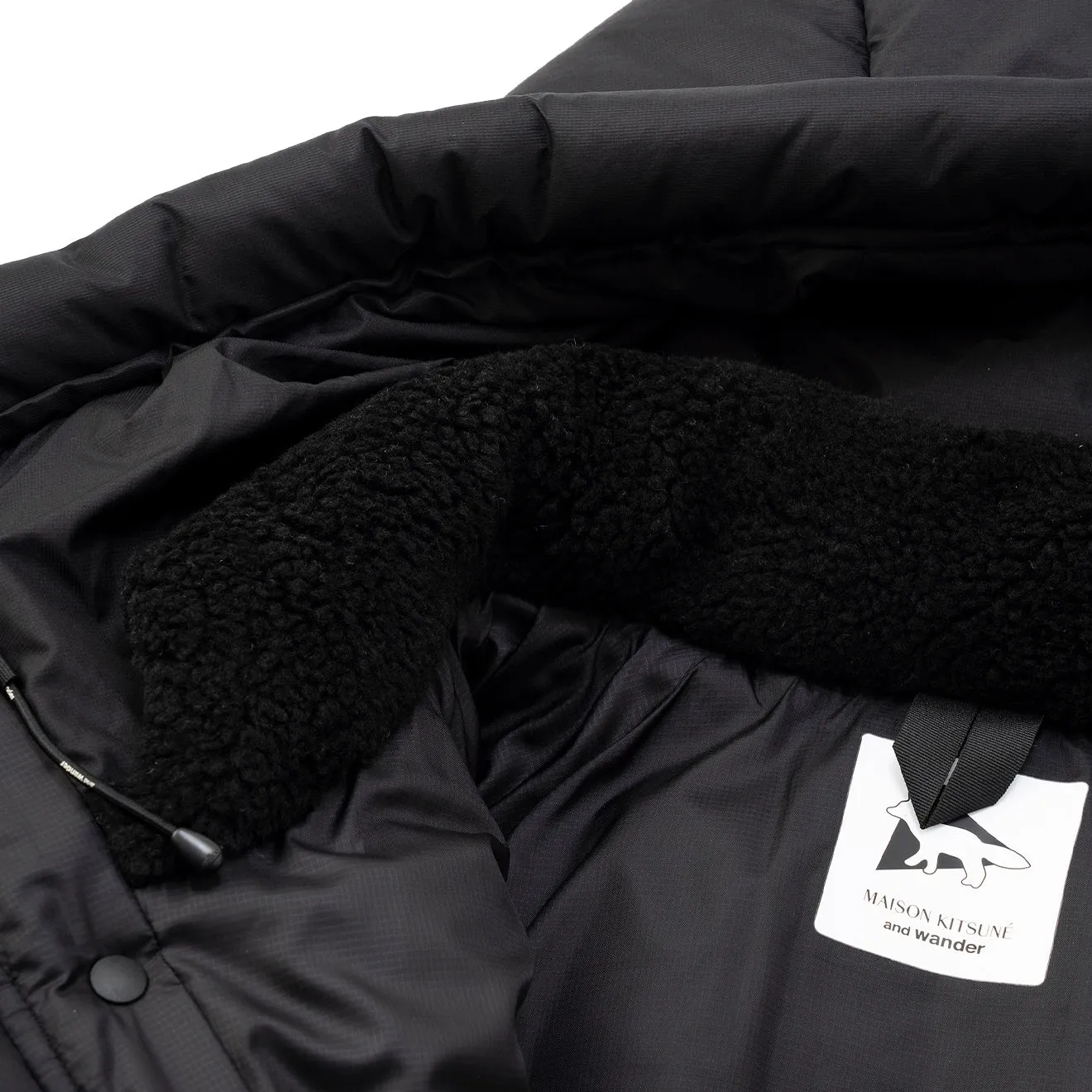 And Wander x Maison Kitsune Isolierjacke Schwarz