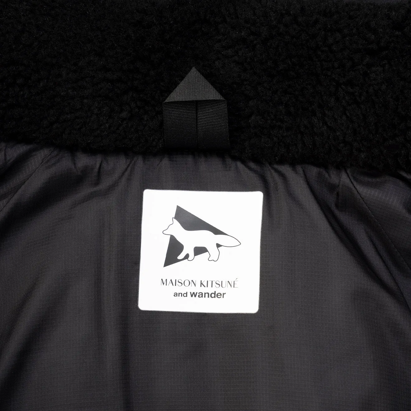 And Wander x Maison Kitsune Isolierjacke Schwarz