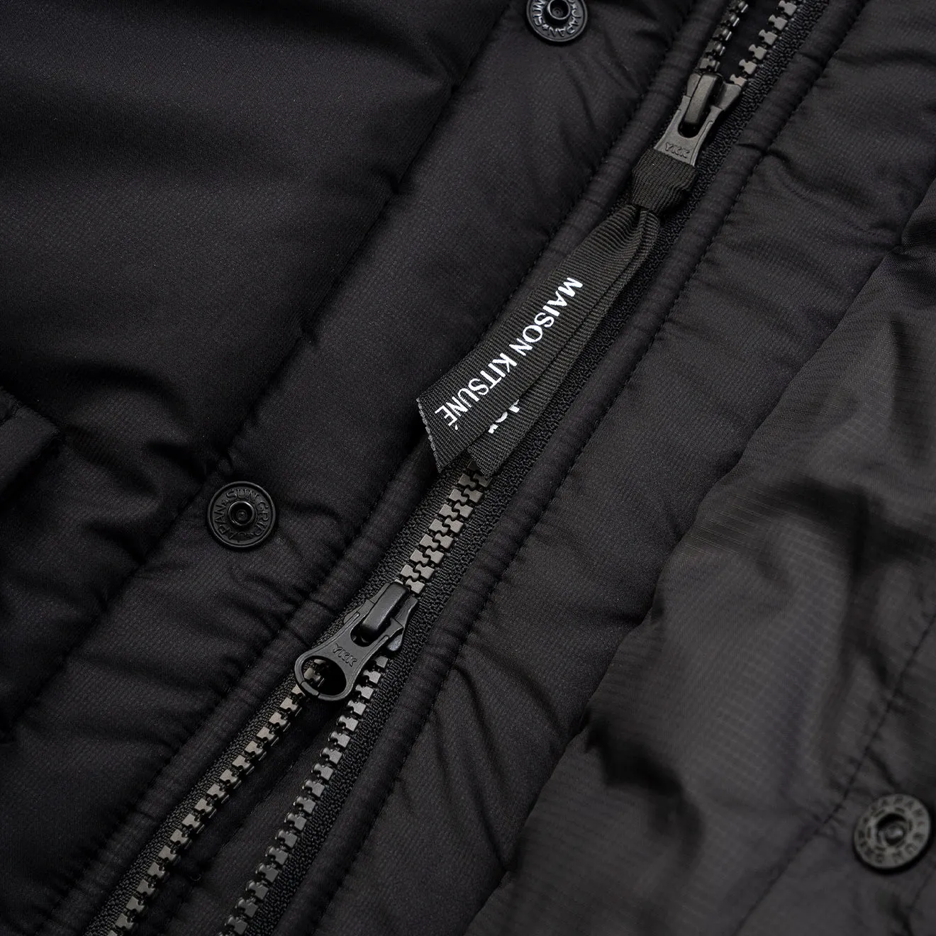 And Wander x Maison Kitsune Isolierjacke Schwarz