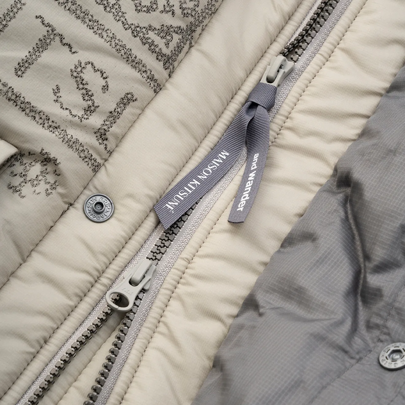 And Wander x Maison Kitsune Nordic Grenz-Isolationsjacke Beige