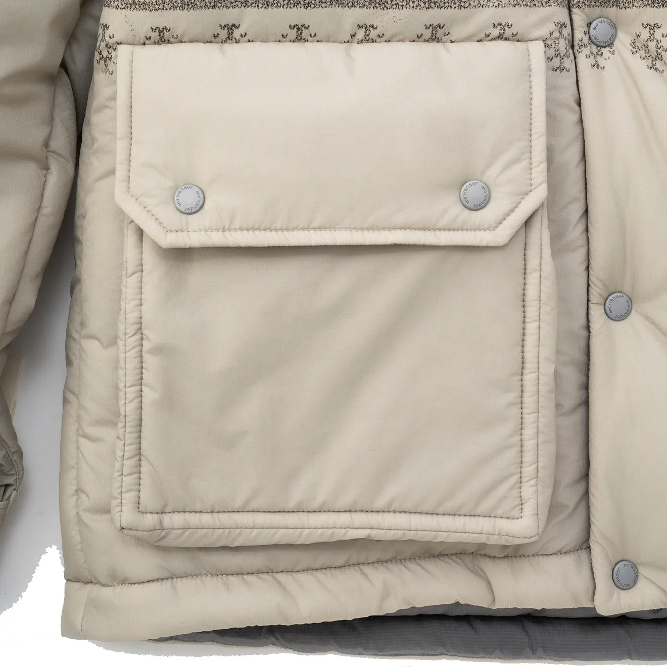 And Wander x Maison Kitsune Nordic Grenz-Isolationsjacke Beige