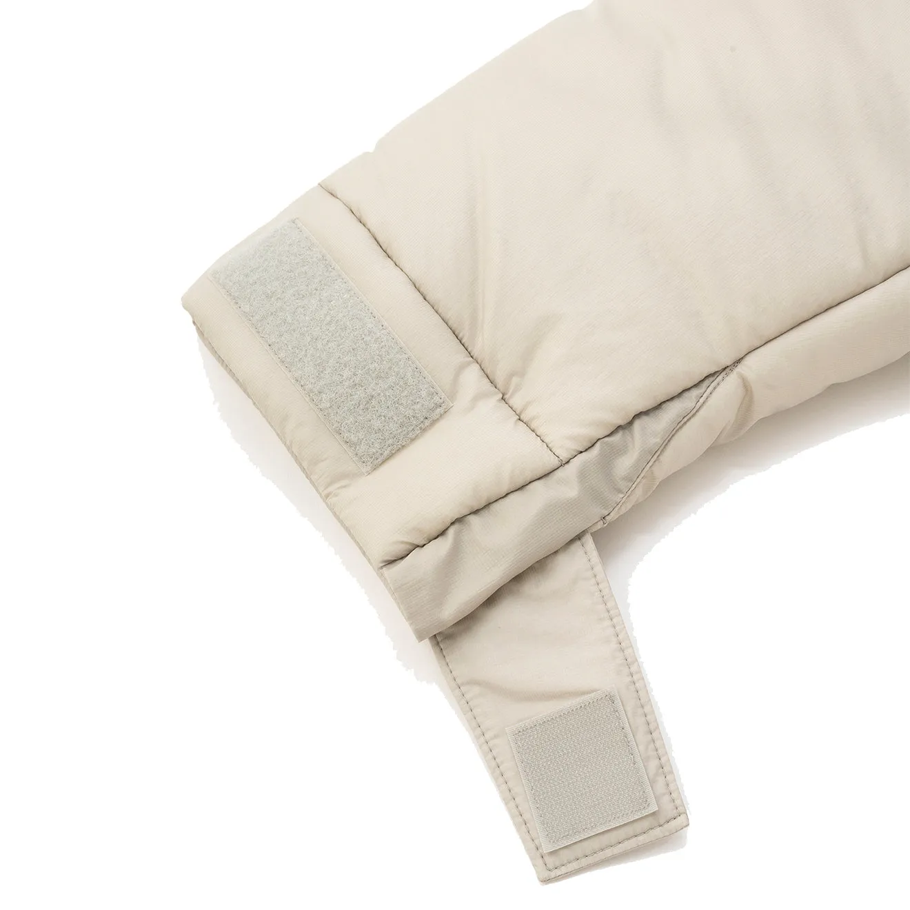 And Wander x Maison Kitsune Nordic Grenz-Isolationsjacke Beige