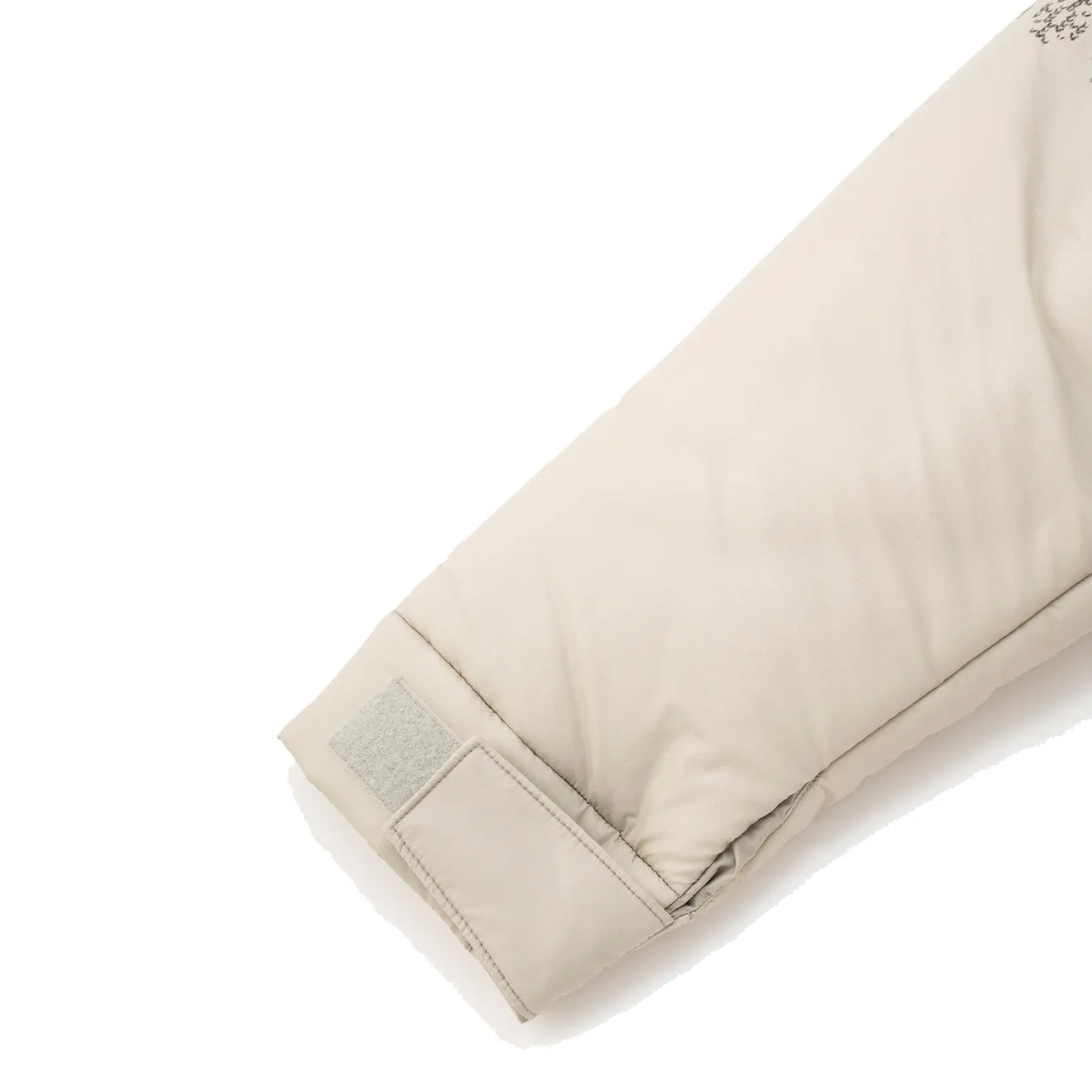 And Wander x Maison Kitsune Nordic Grenz-Isolationsjacke Beige