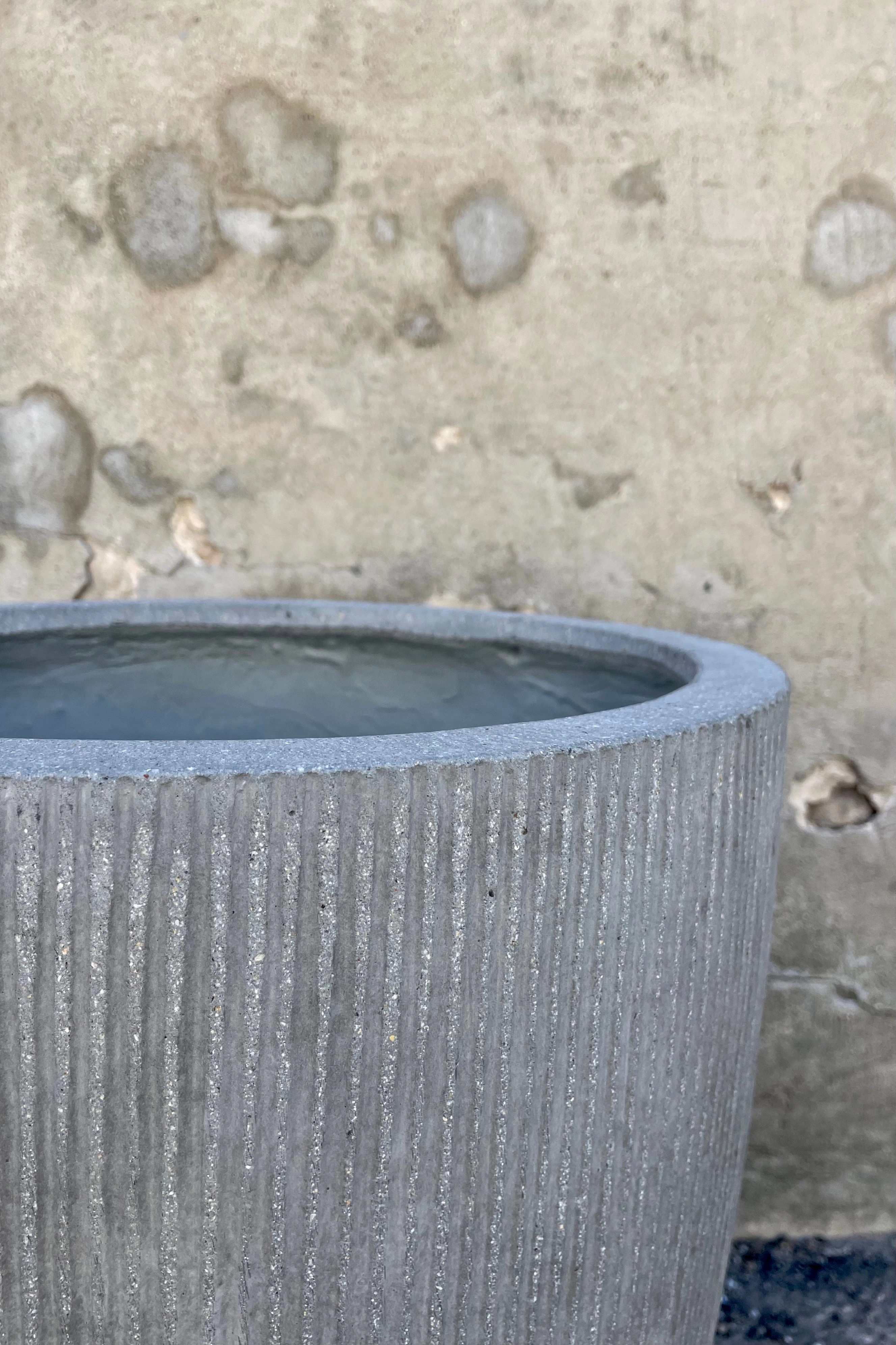 Ben Pot Vertical Ridged Light Grey Large