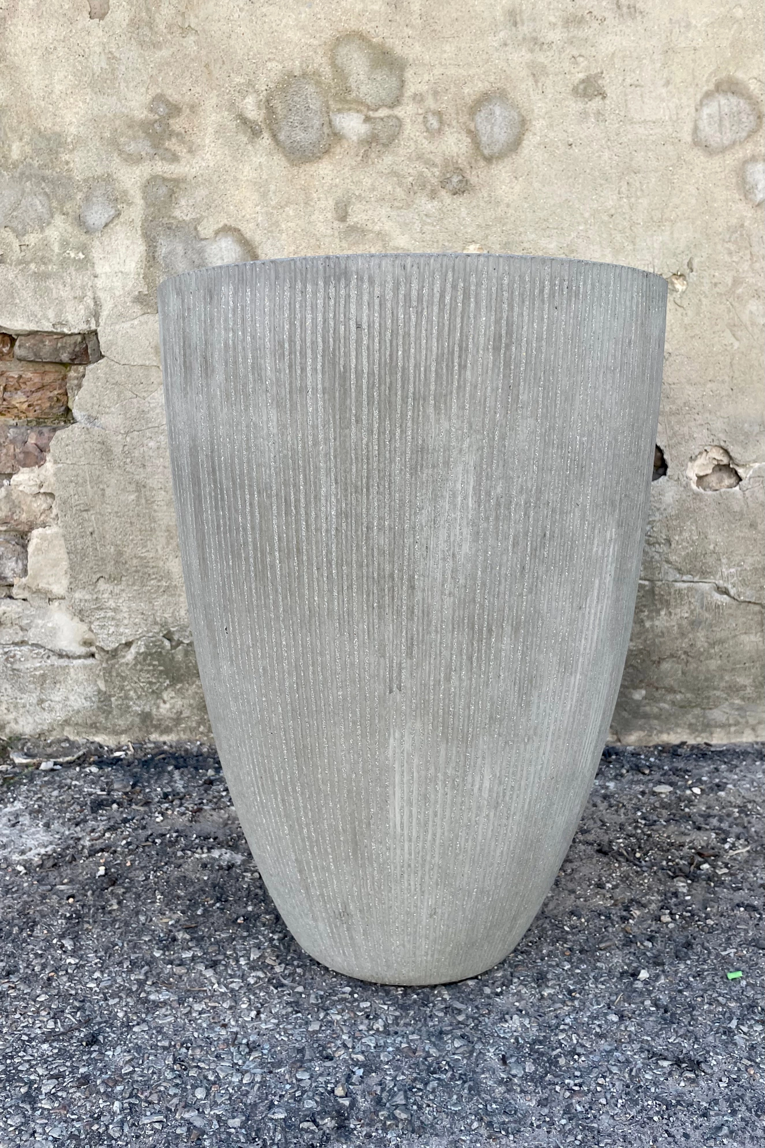 Ben Pot Vertical Ridged Light Grey Large,indoor flower container