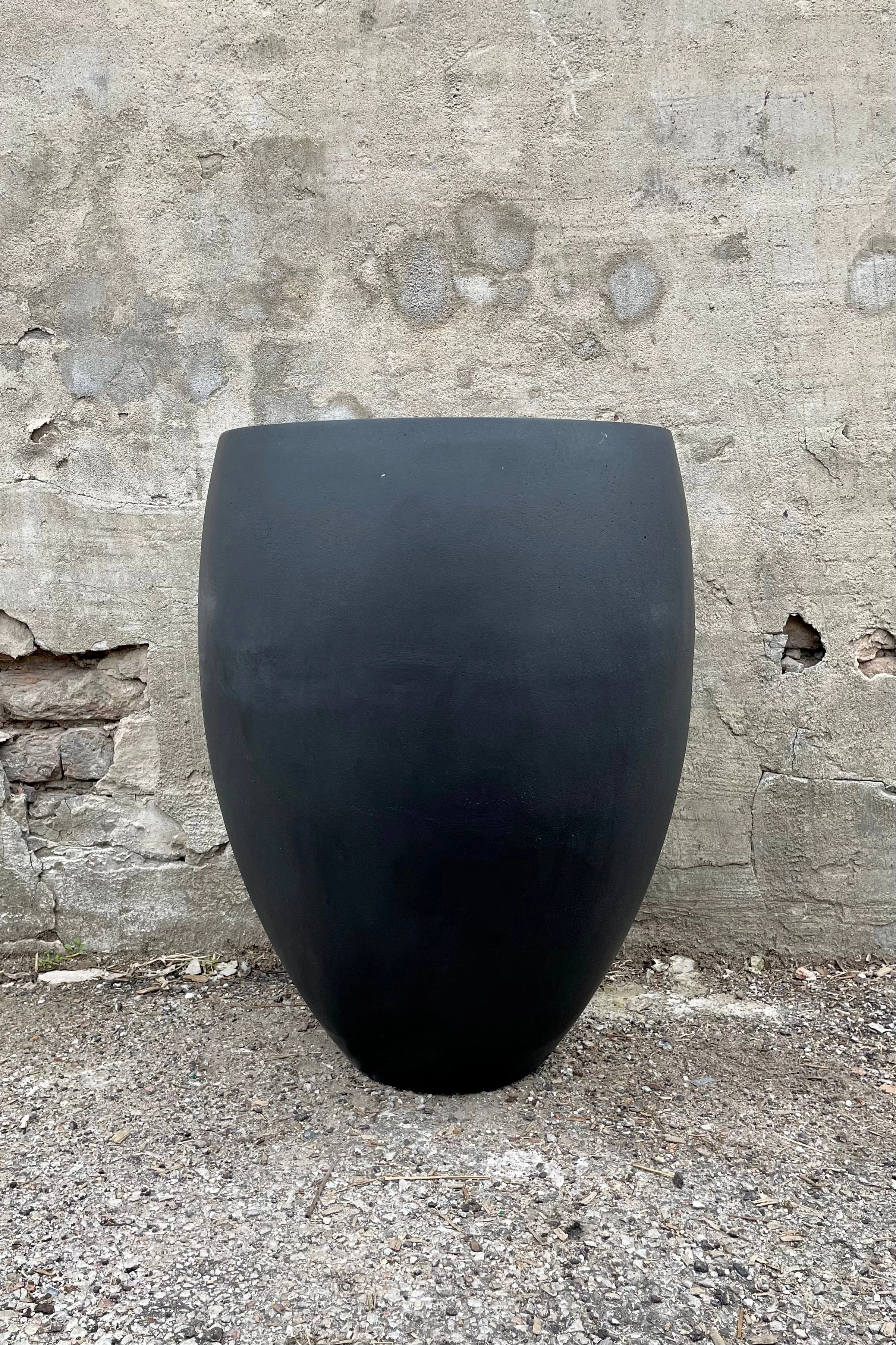 Bond Planter Black Medium,indoor flower container