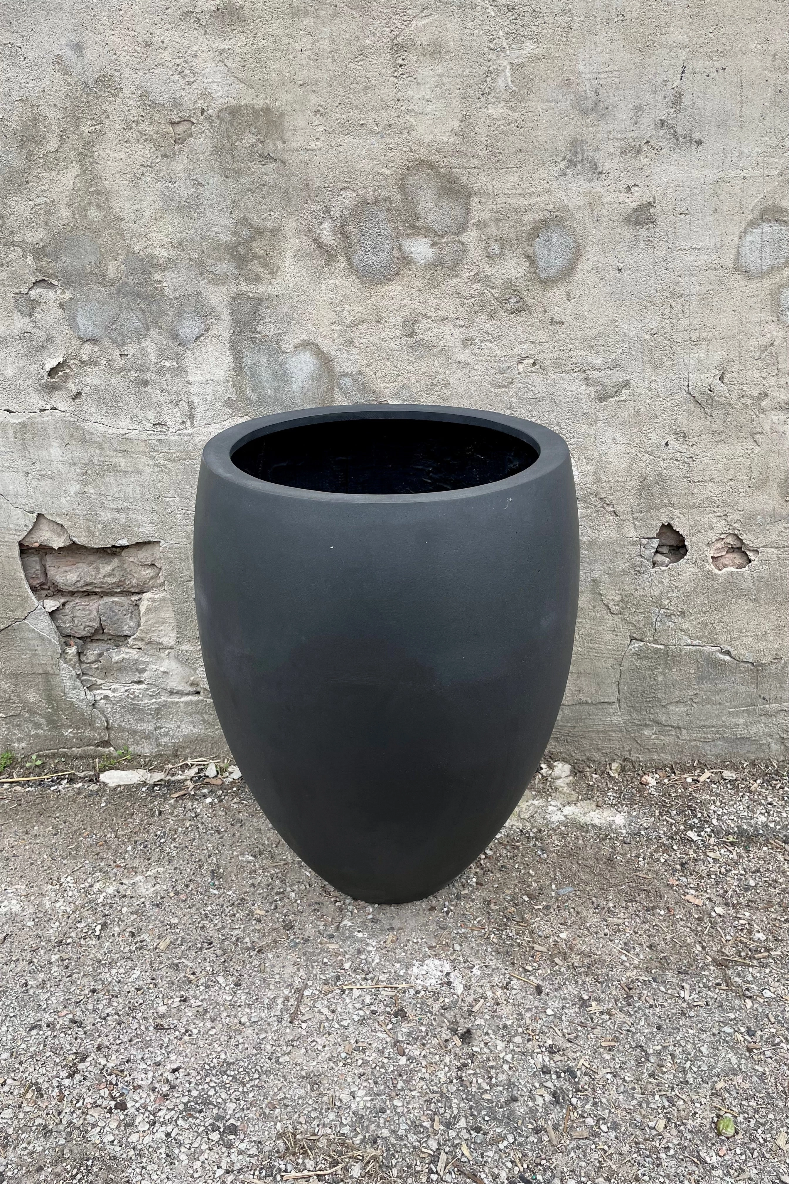 Bond Planter Black Medium