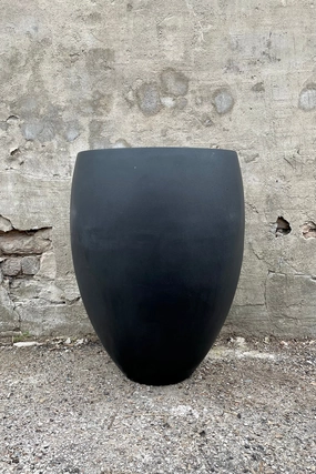 Bond Planter Black Medium,indoor flower container
