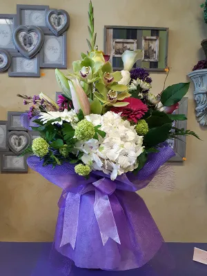 Bouquet No.34 (Photo shown is Large size. Small $80, Medium $100, Large $120 Extravagant $140 CAD),faux bloom stem 