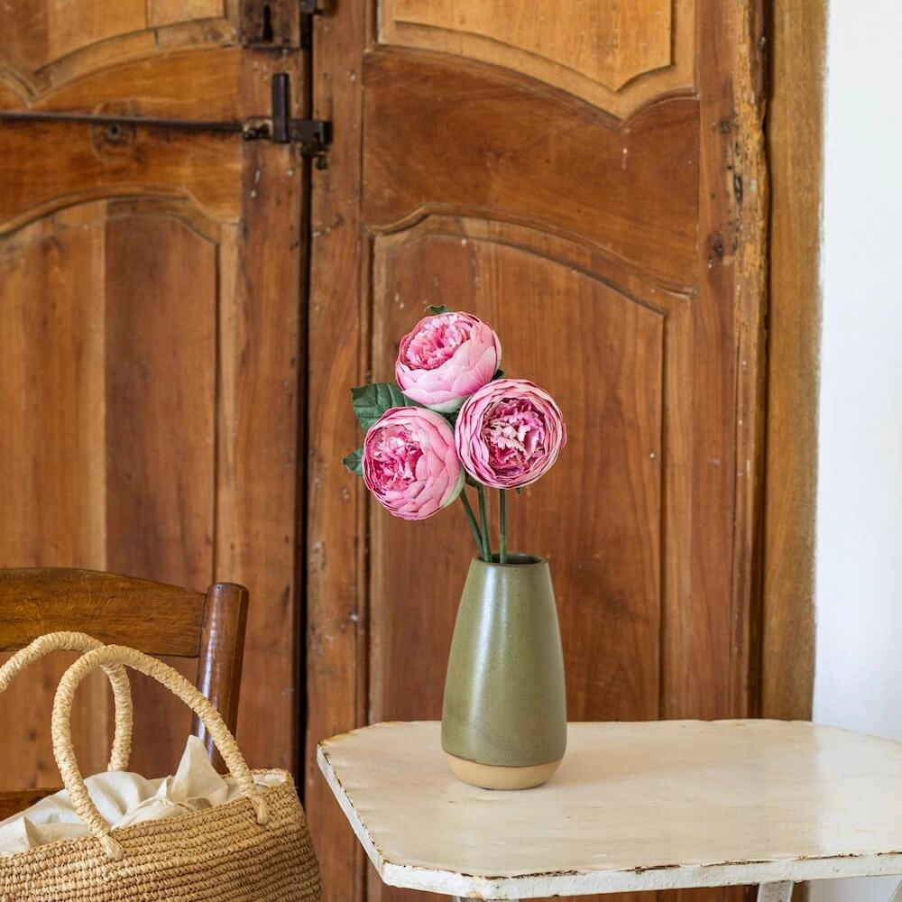 Bouton de pivoine en papier rose fonc