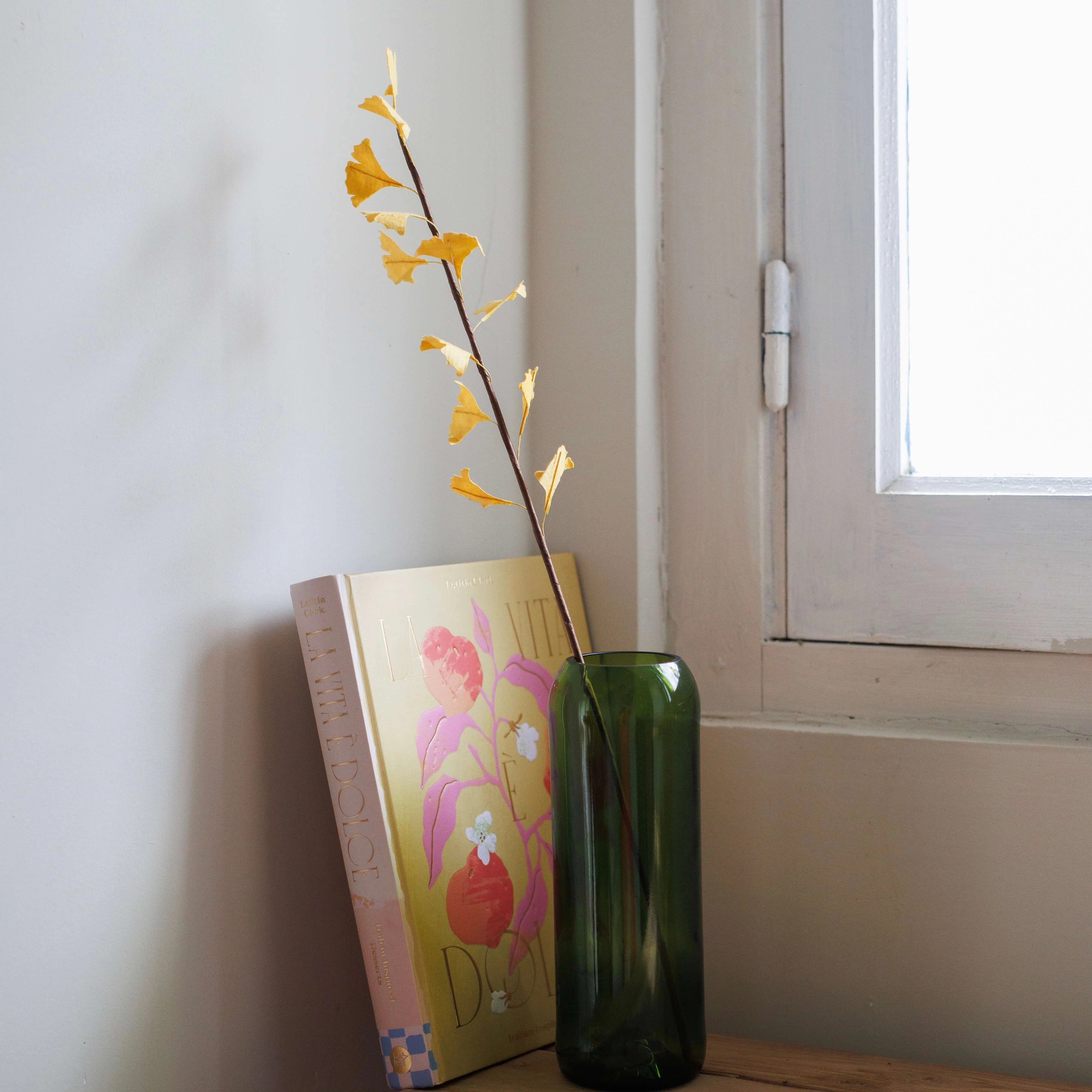 Branche de gingko en papier jaune