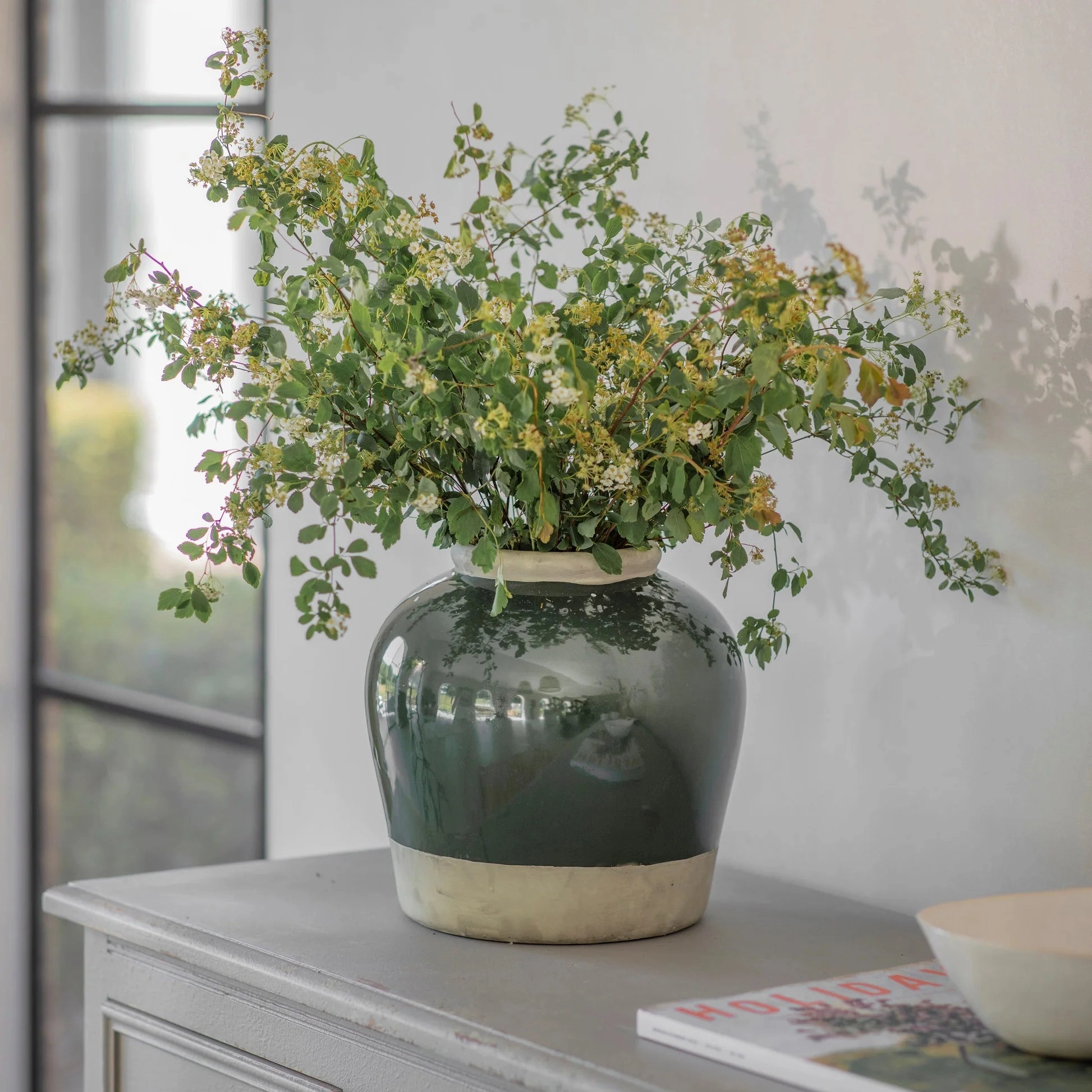 Carlingford Squat Green Urn,hand-painted ceramic vase