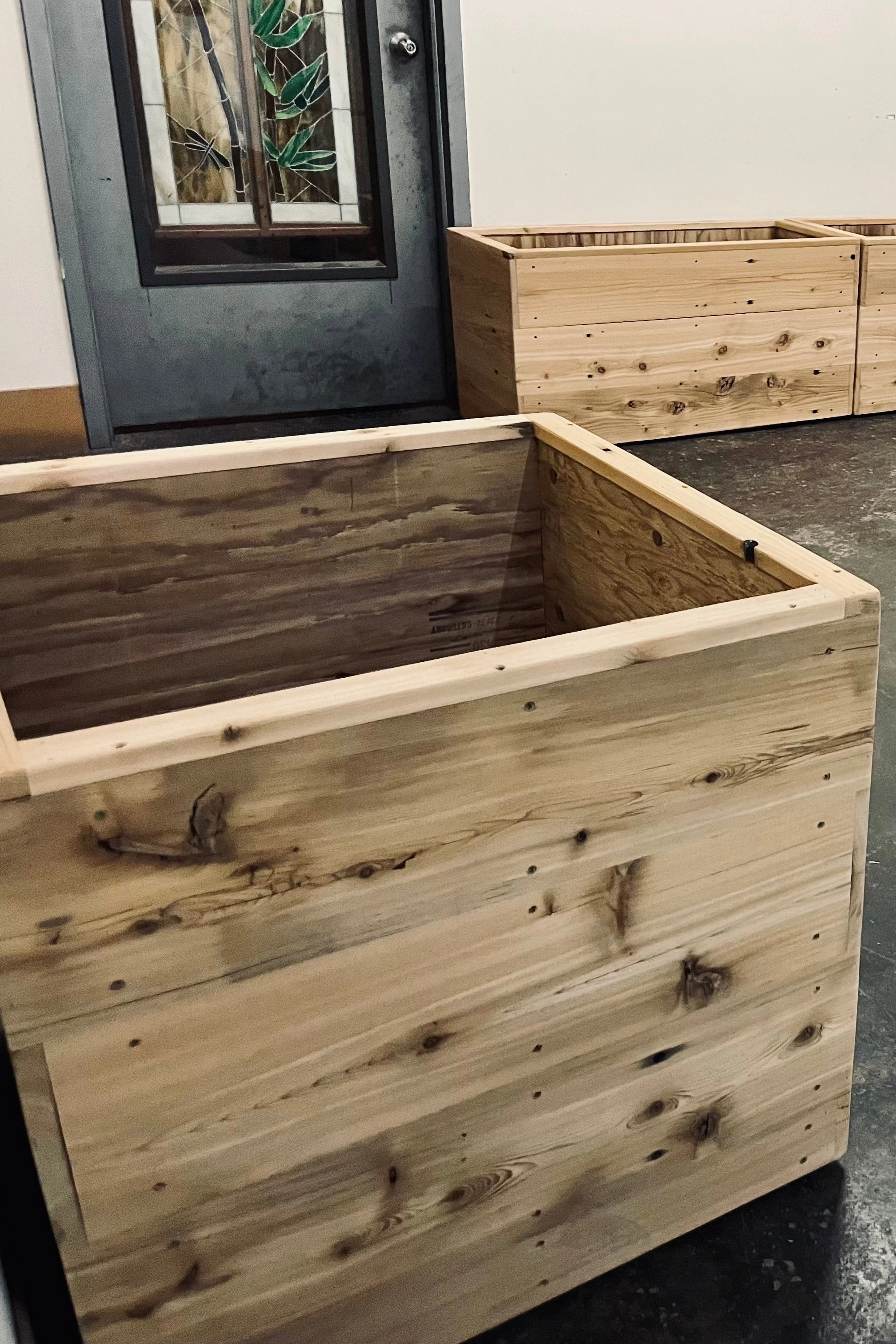 Cedar Square 26" Planter