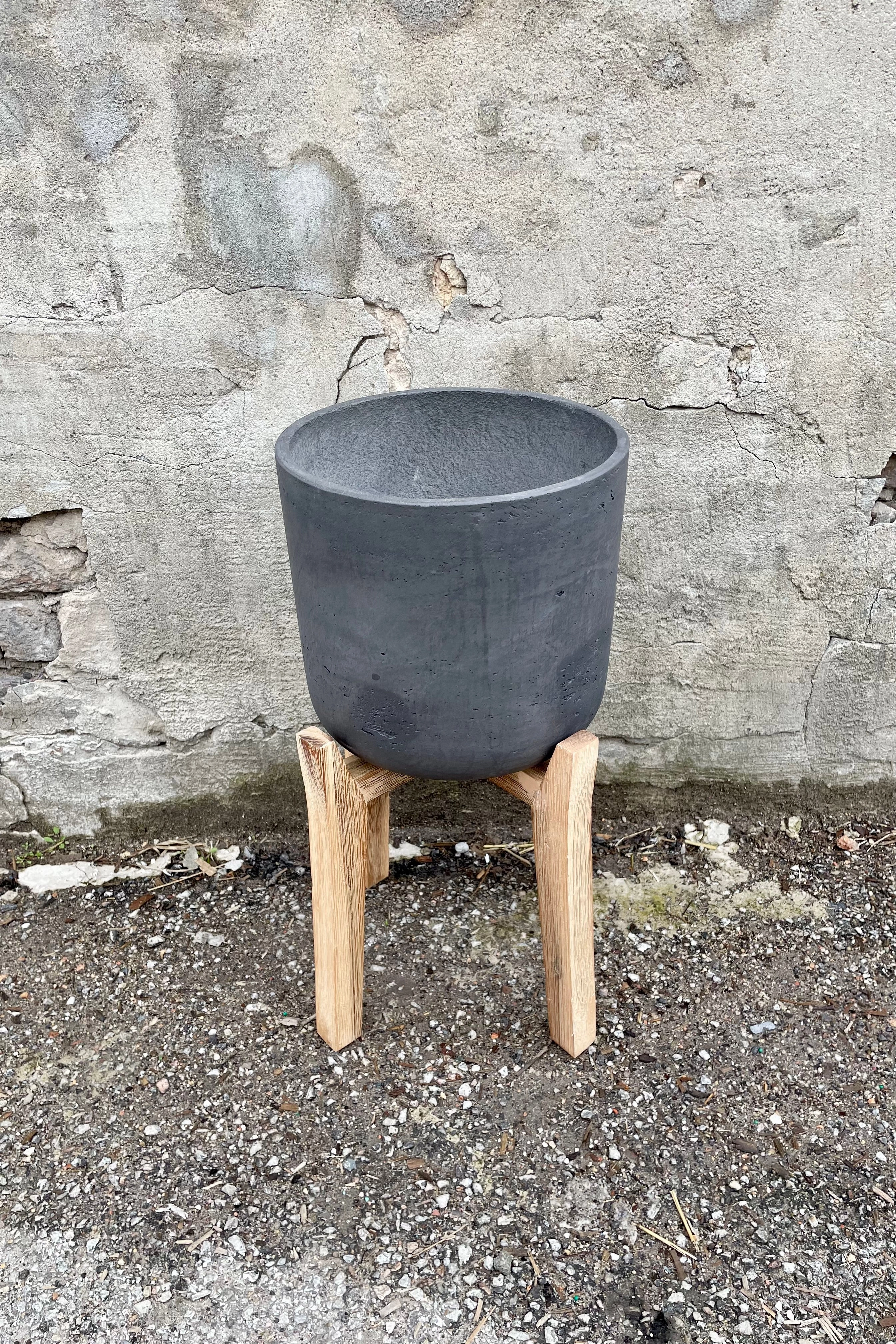Charlie Pot & High Stand Black Washed Large