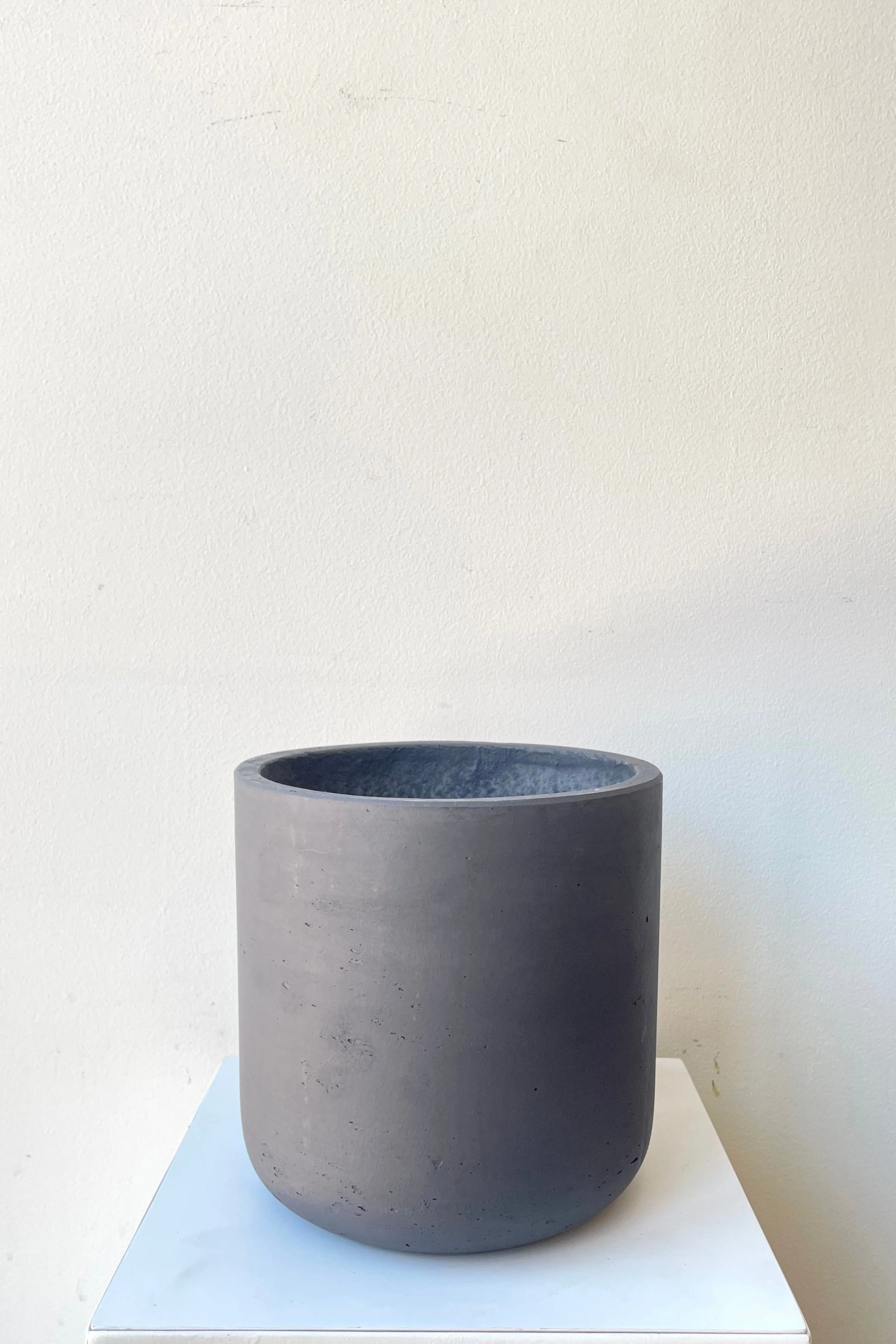 Charlie Pot Black Washed Medium
