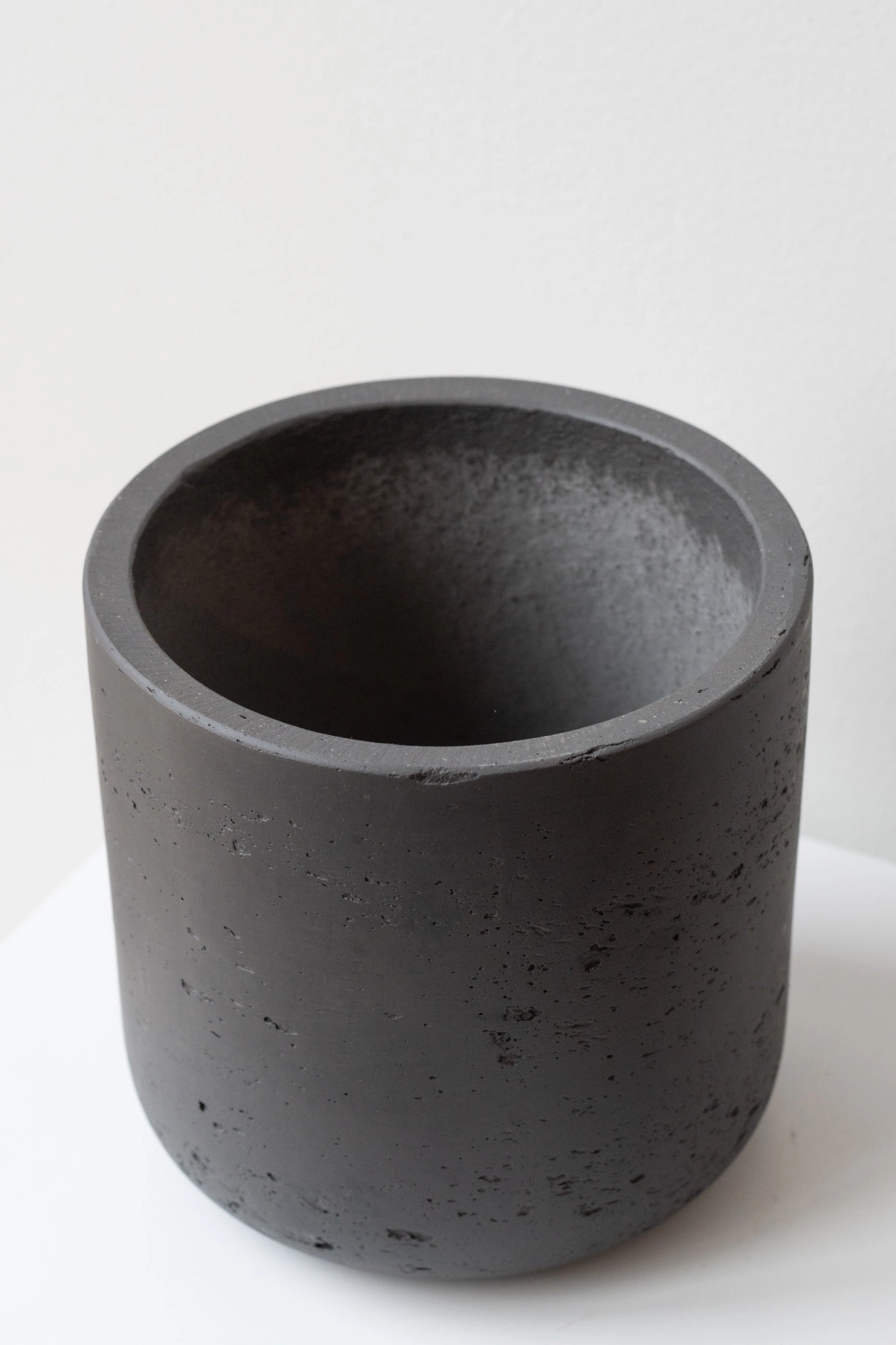 Charlie Pot Black Washed Small