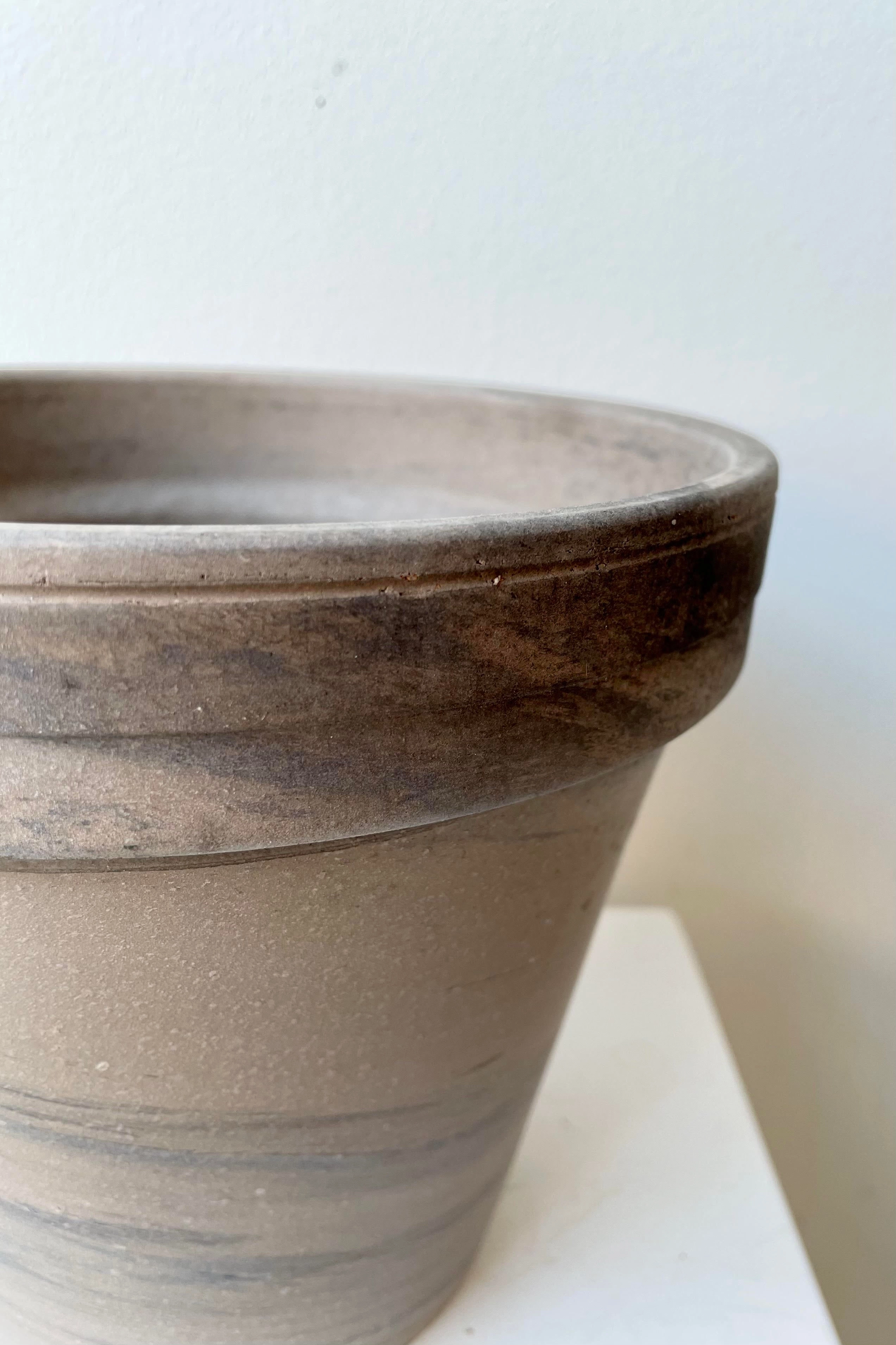 Clay Pot Dark Basalt 8"