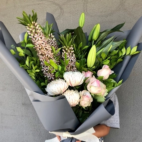Cool Summer Breeze,realistic flower bouquet 