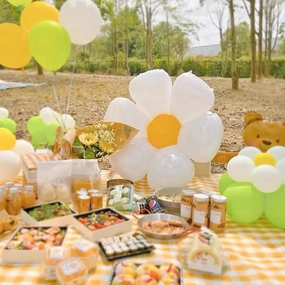 Daisy Balloon (L) artificial flower bouquet  