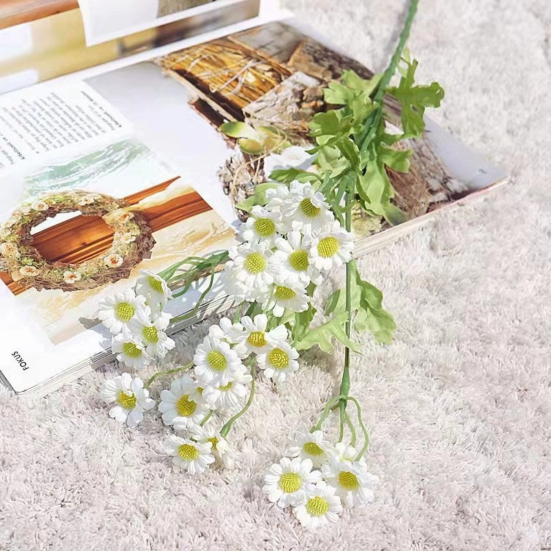 Daisy Chamomile Artificial Silk Flower 54cm Stem White DAISY012