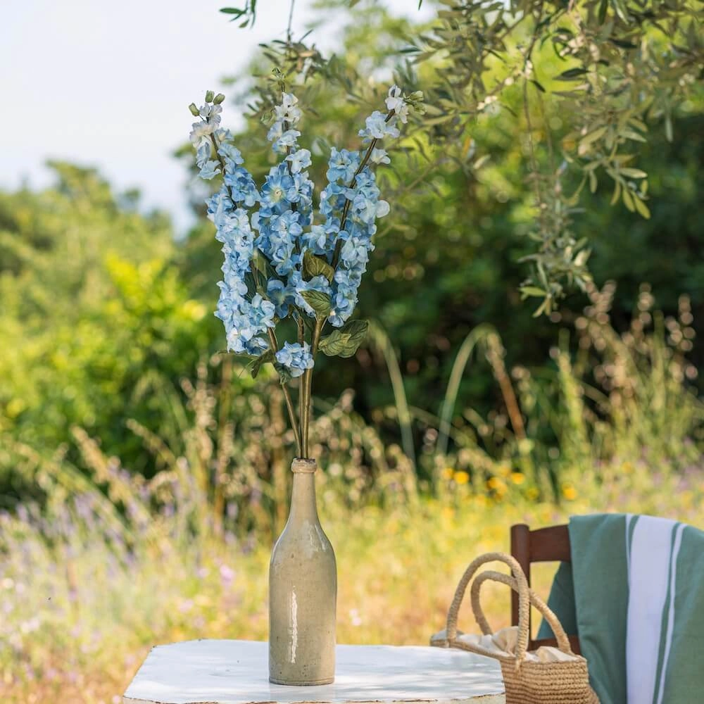 Delphinium en papier bleu