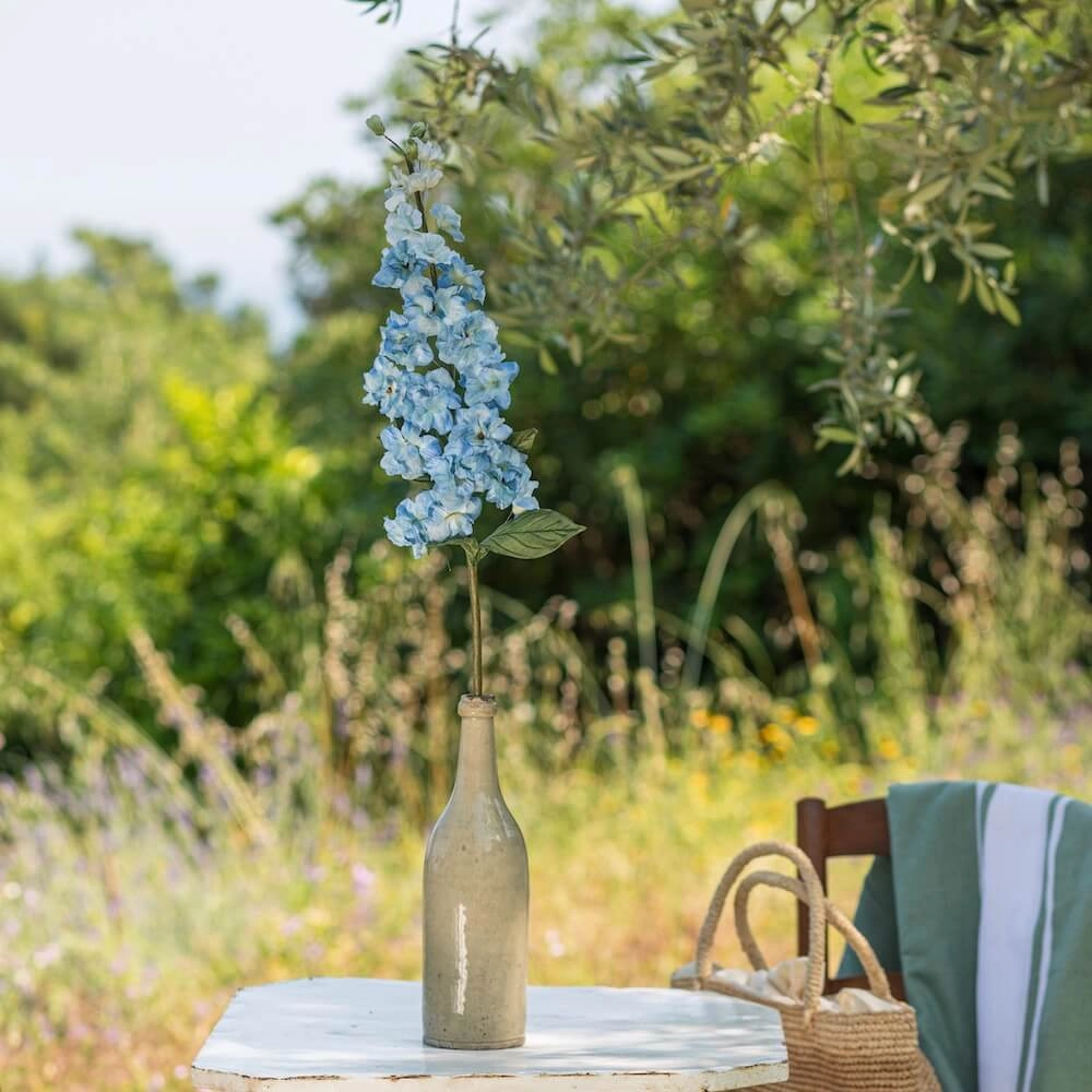 Delphinium en papier bleu