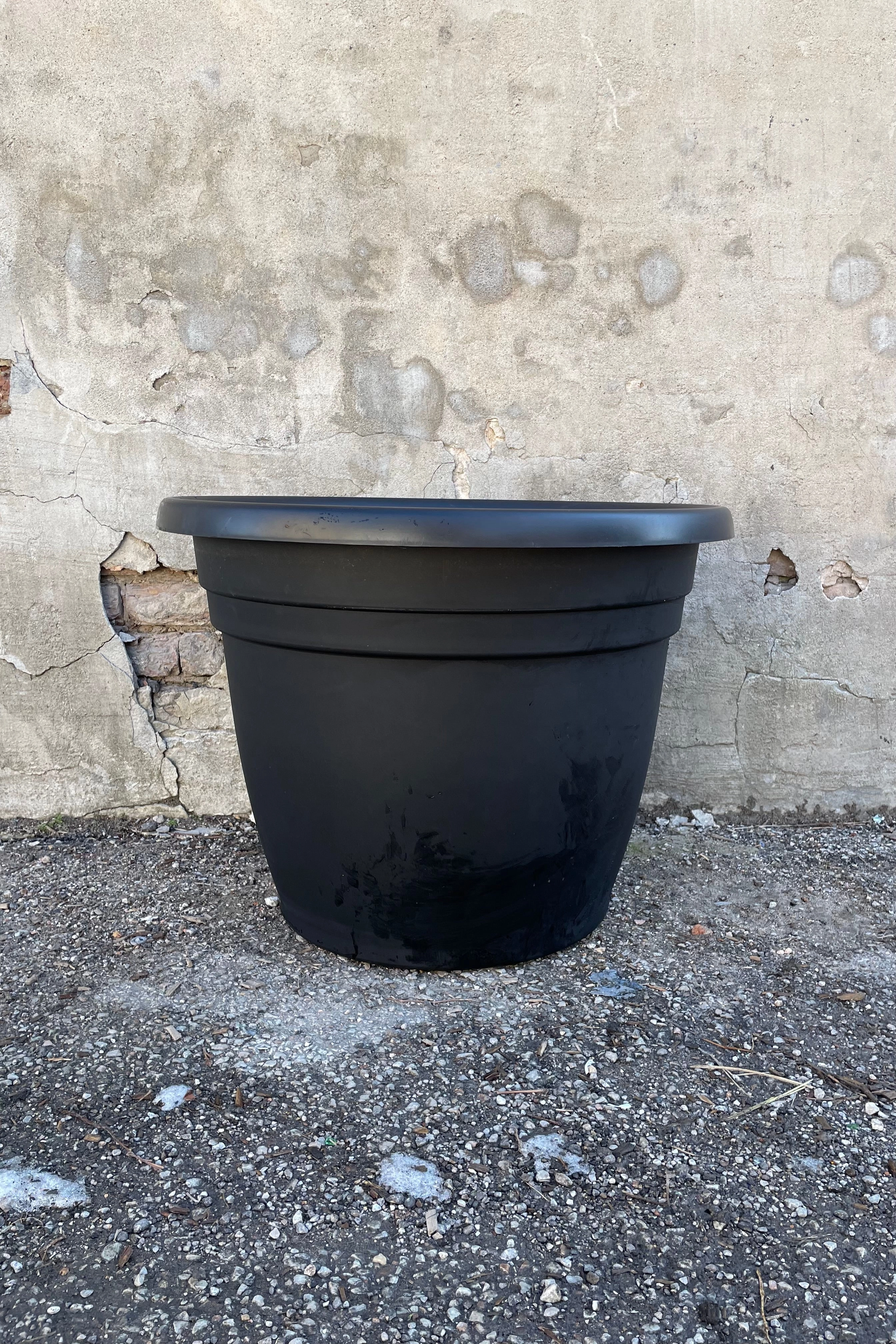 Emma Round Planter Black 25",indoor flower container