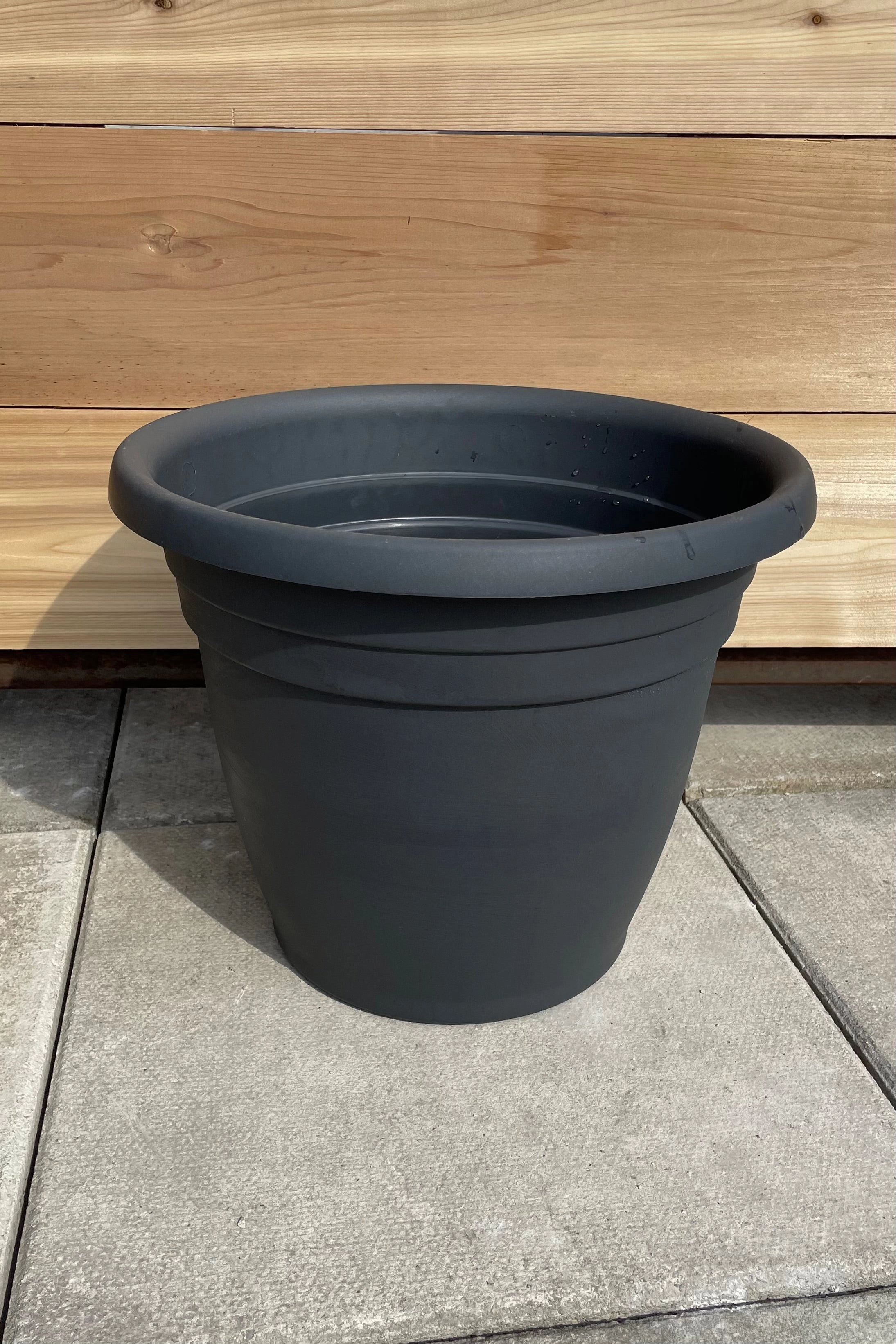 Emma Round Planter Charcoal 16"