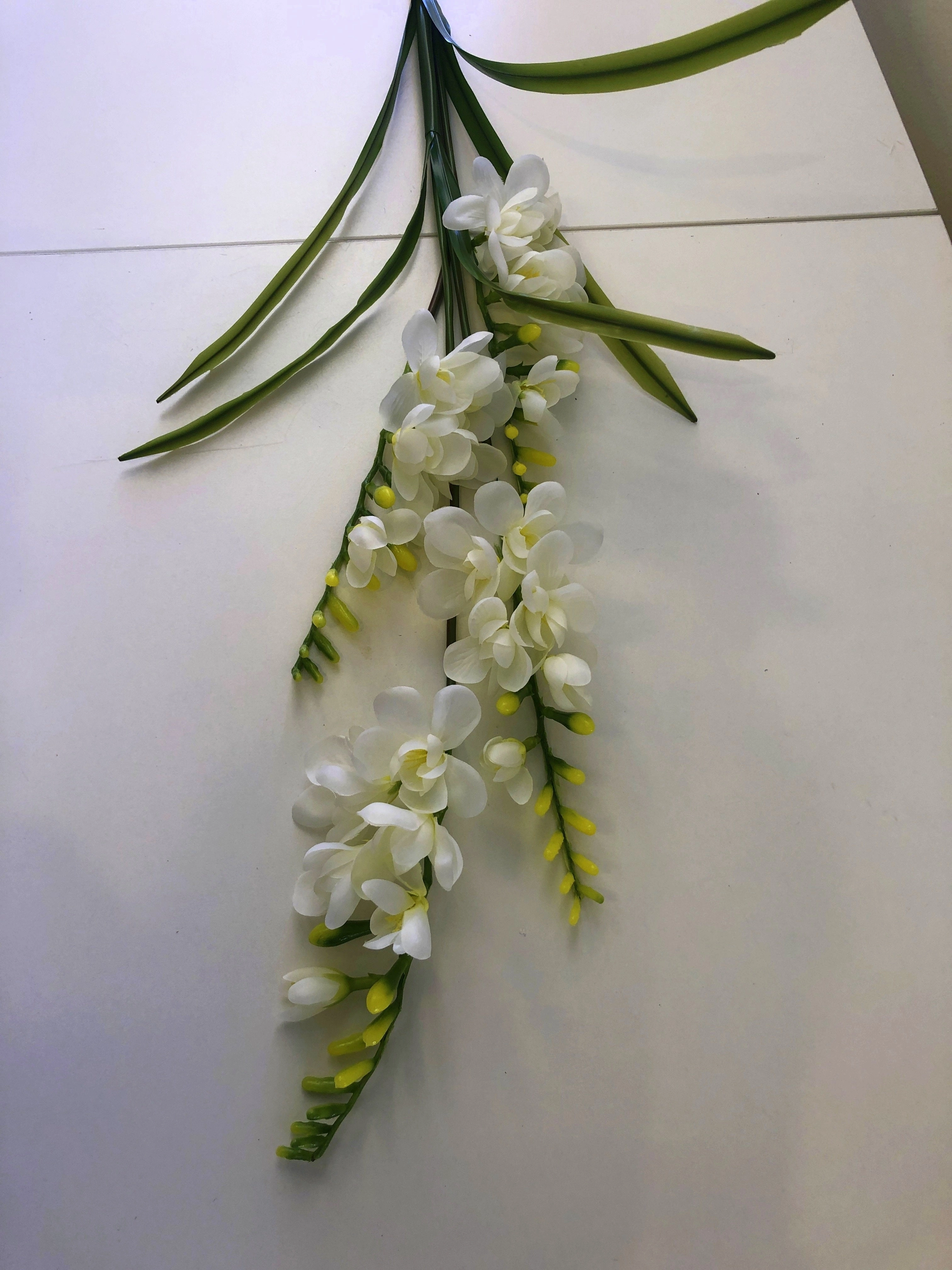 F0267 Freesia / Narcissus / Daffodil Spray 108cm Pink / White