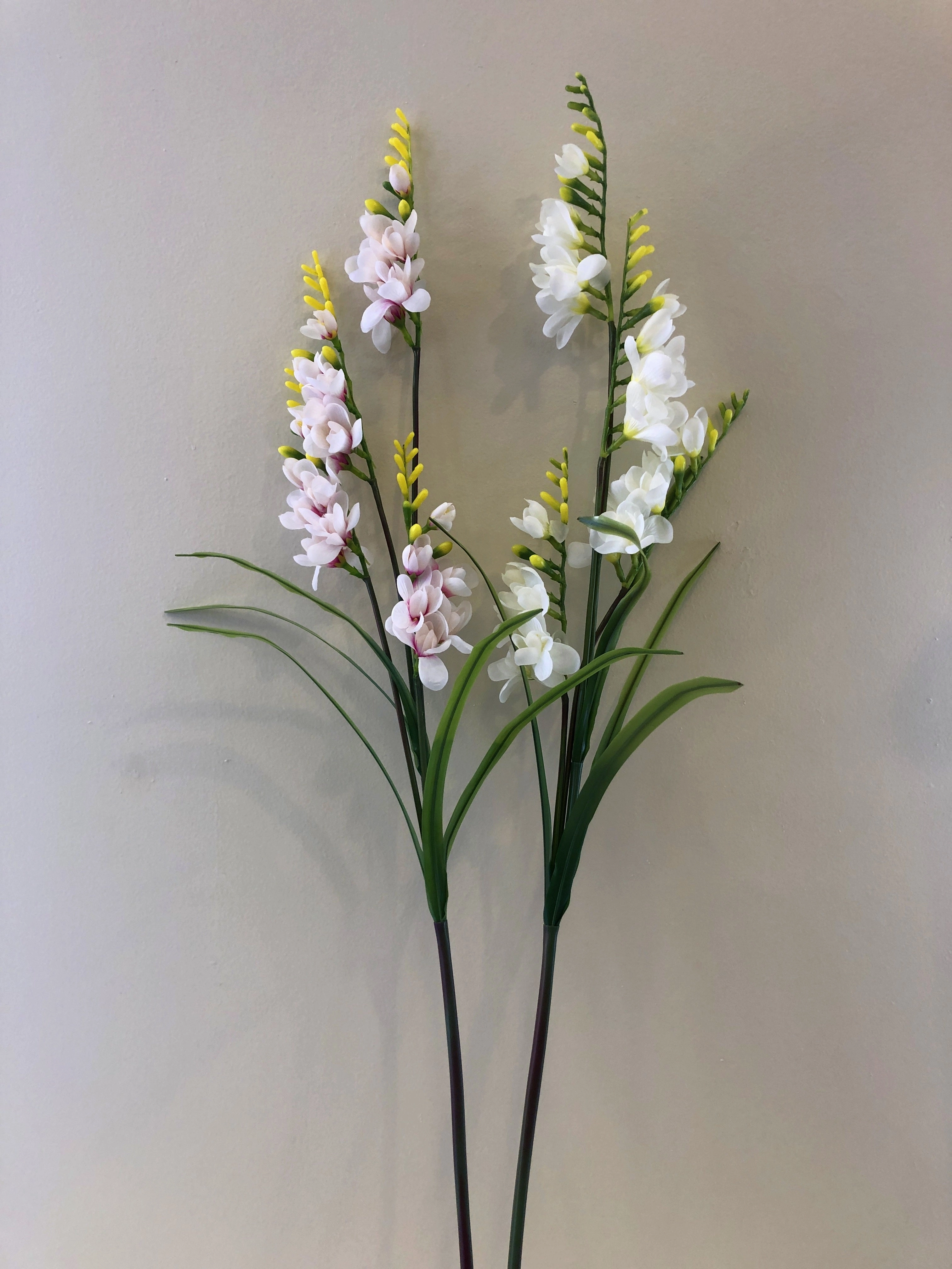 F0267 Freesia / Narcissus / Daffodil Spray 108cm Pink / White