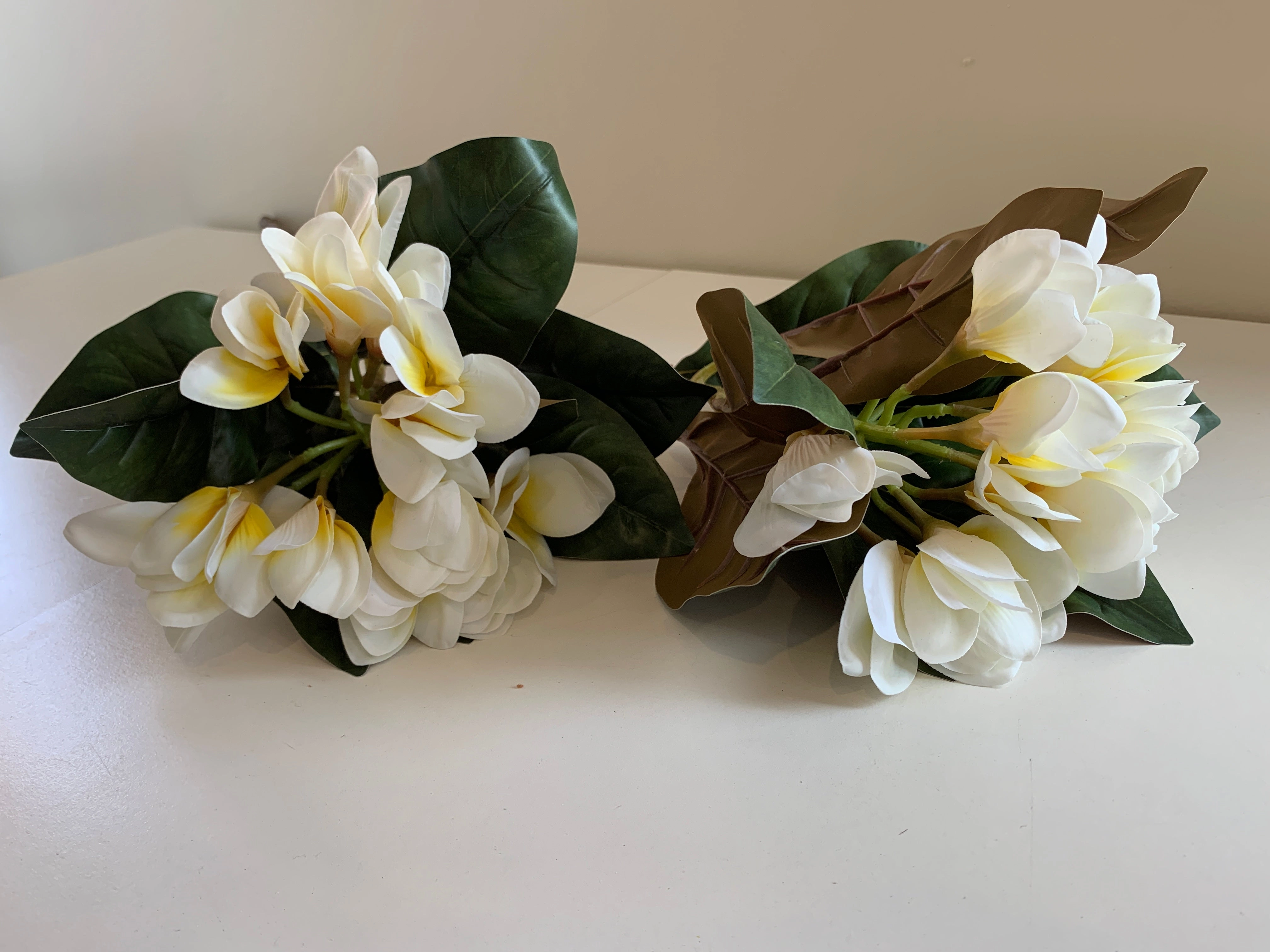 F0310 Frangipani / Plumeria Branch 84cm White with Yellow Centre