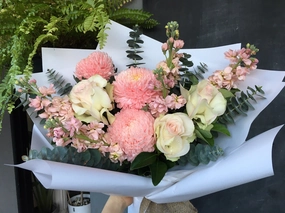Florist Choice Pinks,realistic flower bouquet 