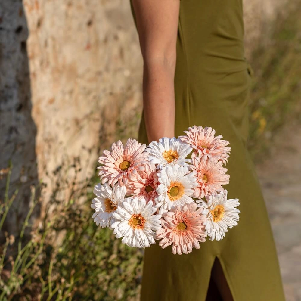 Gerbera en papier abricot