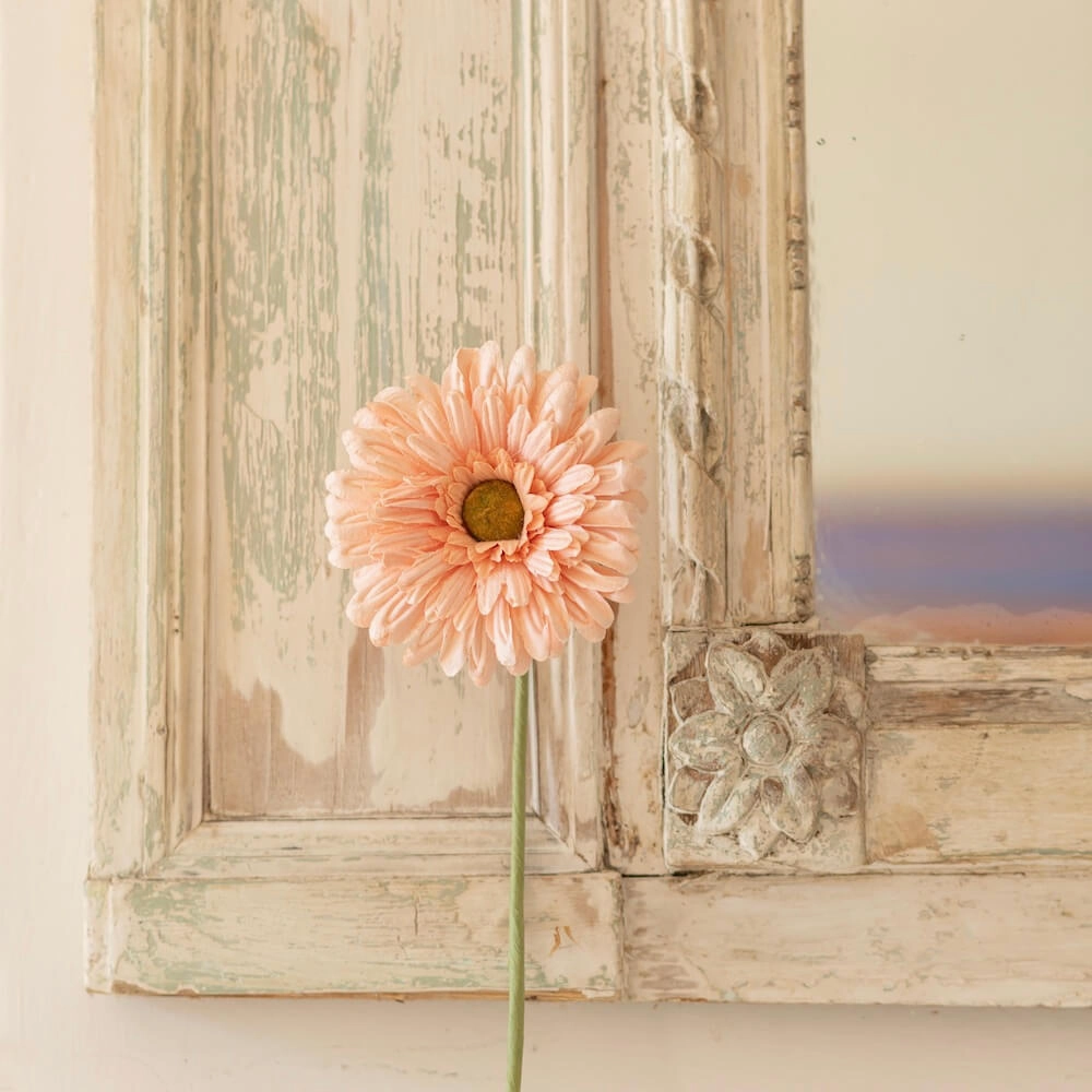 Gerbera en papier abricot