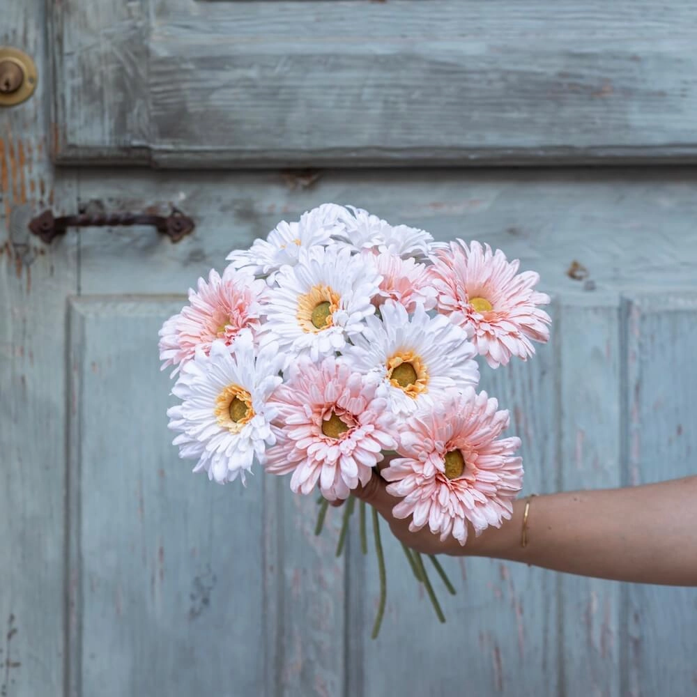 Gerbera en papier blanc