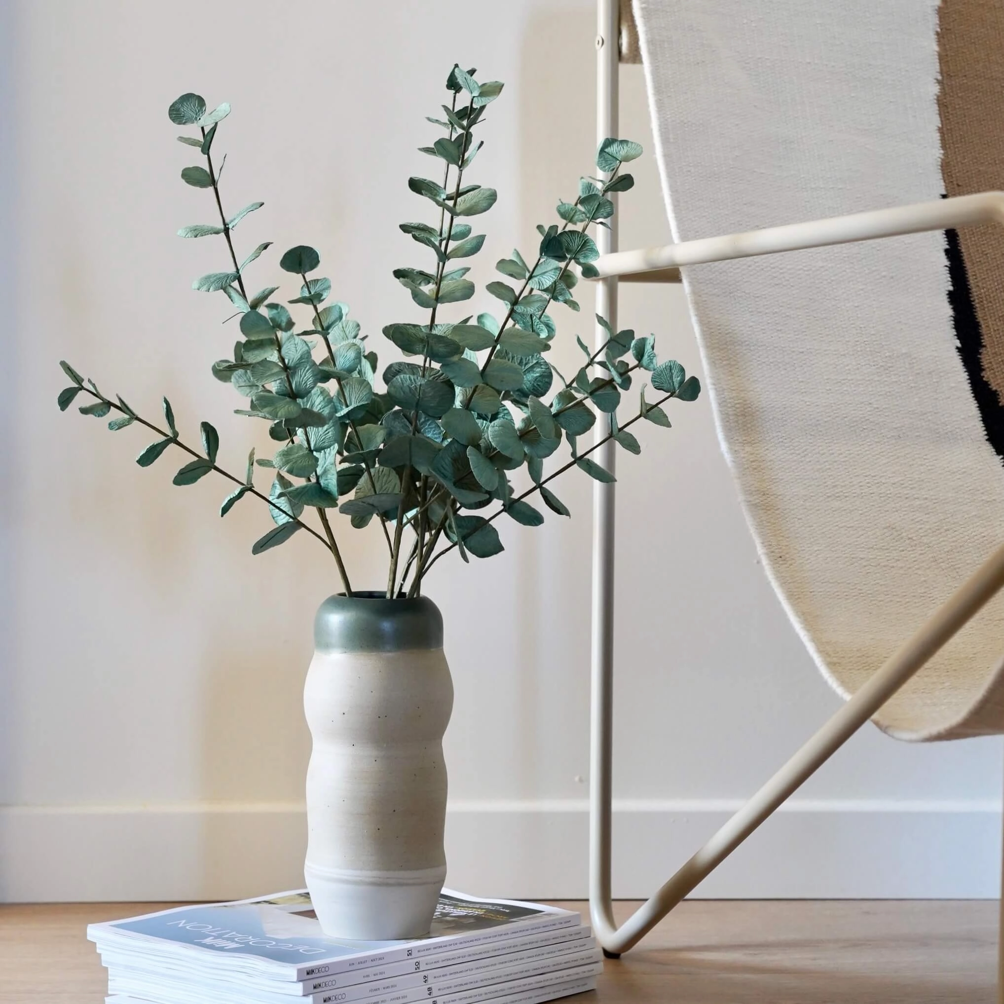 Grande branche d'eucalyptus en papier vert