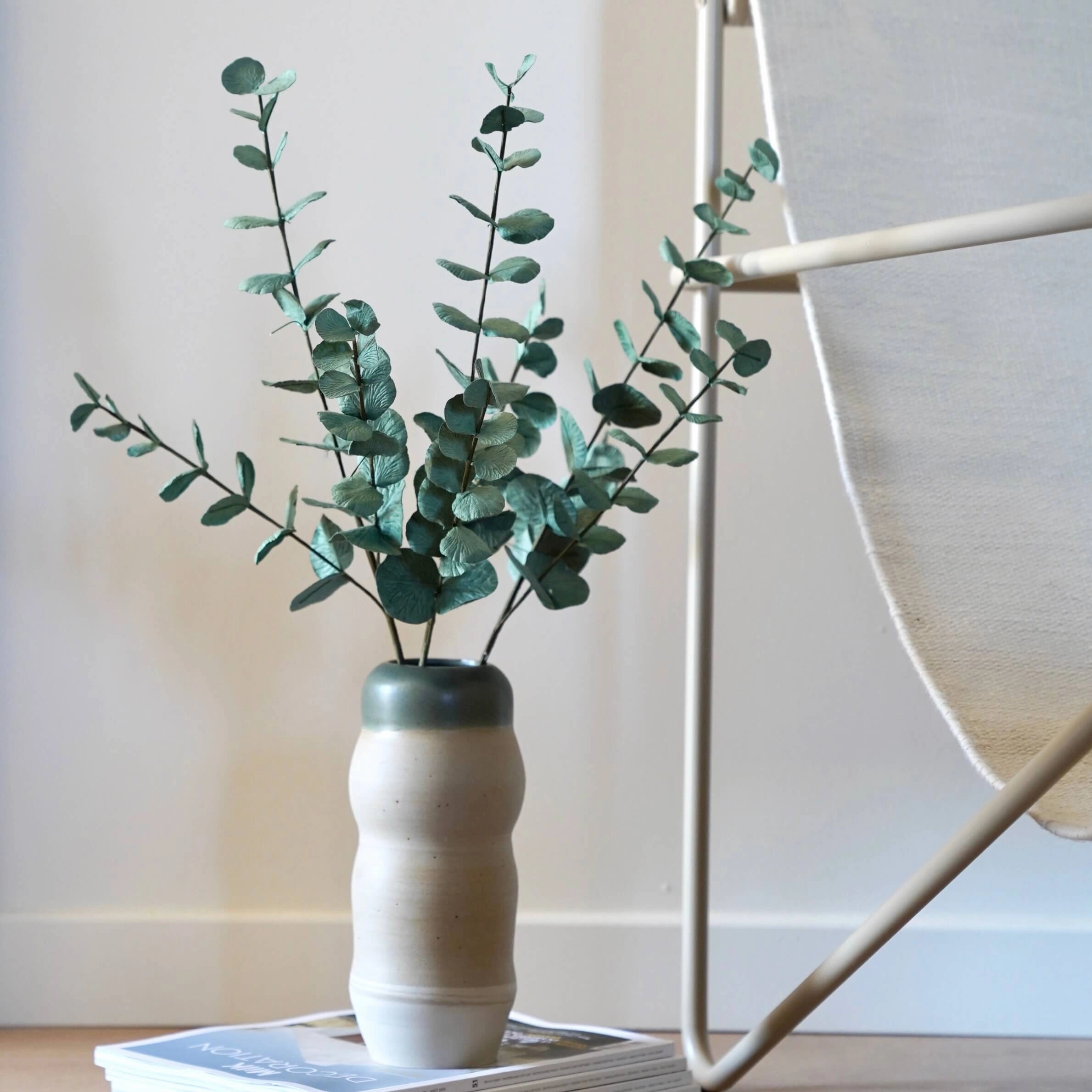 Grande branche d'eucalyptus en papier vert