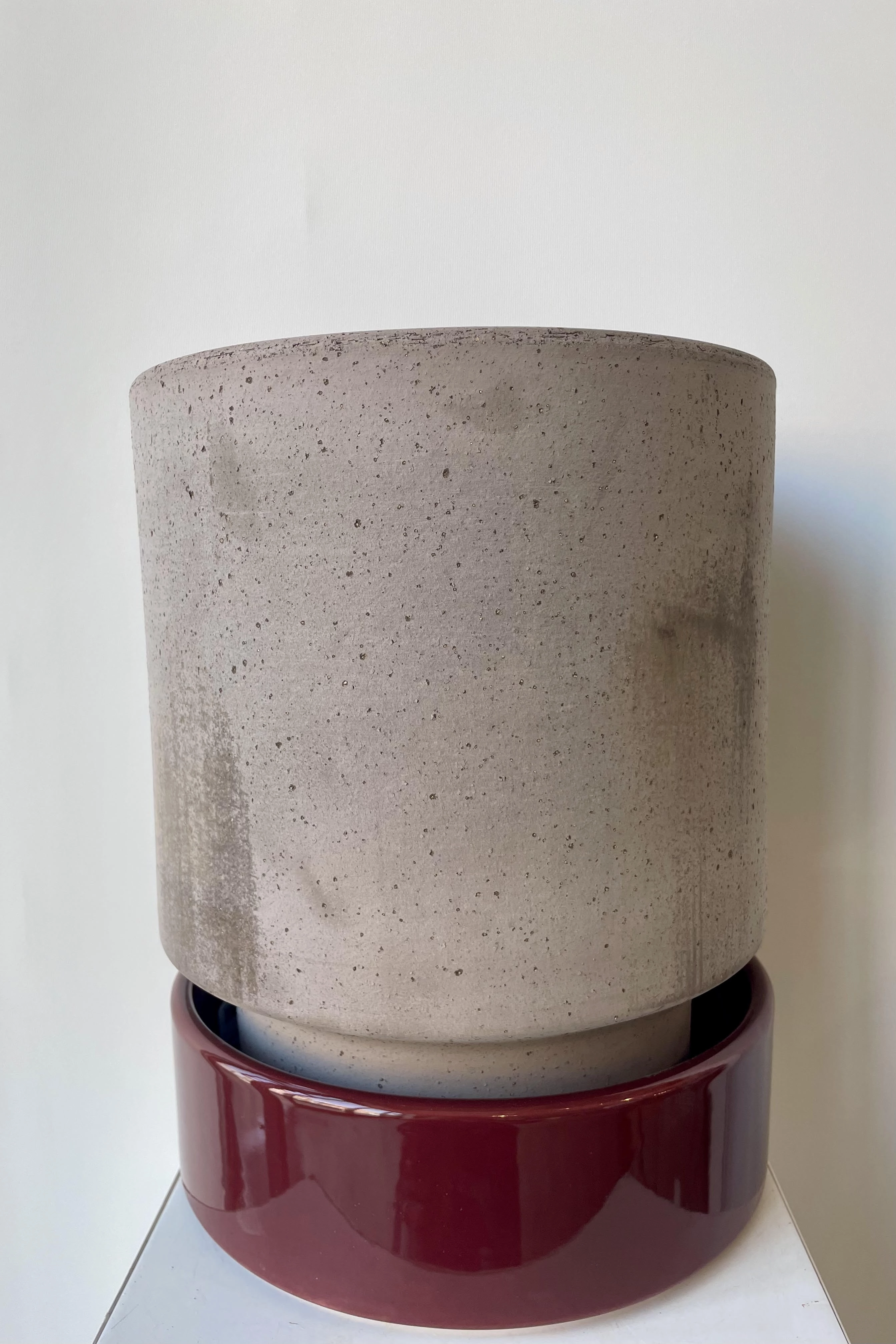 Hoff Pot & Saucer Grey & Burgundy 9.8"