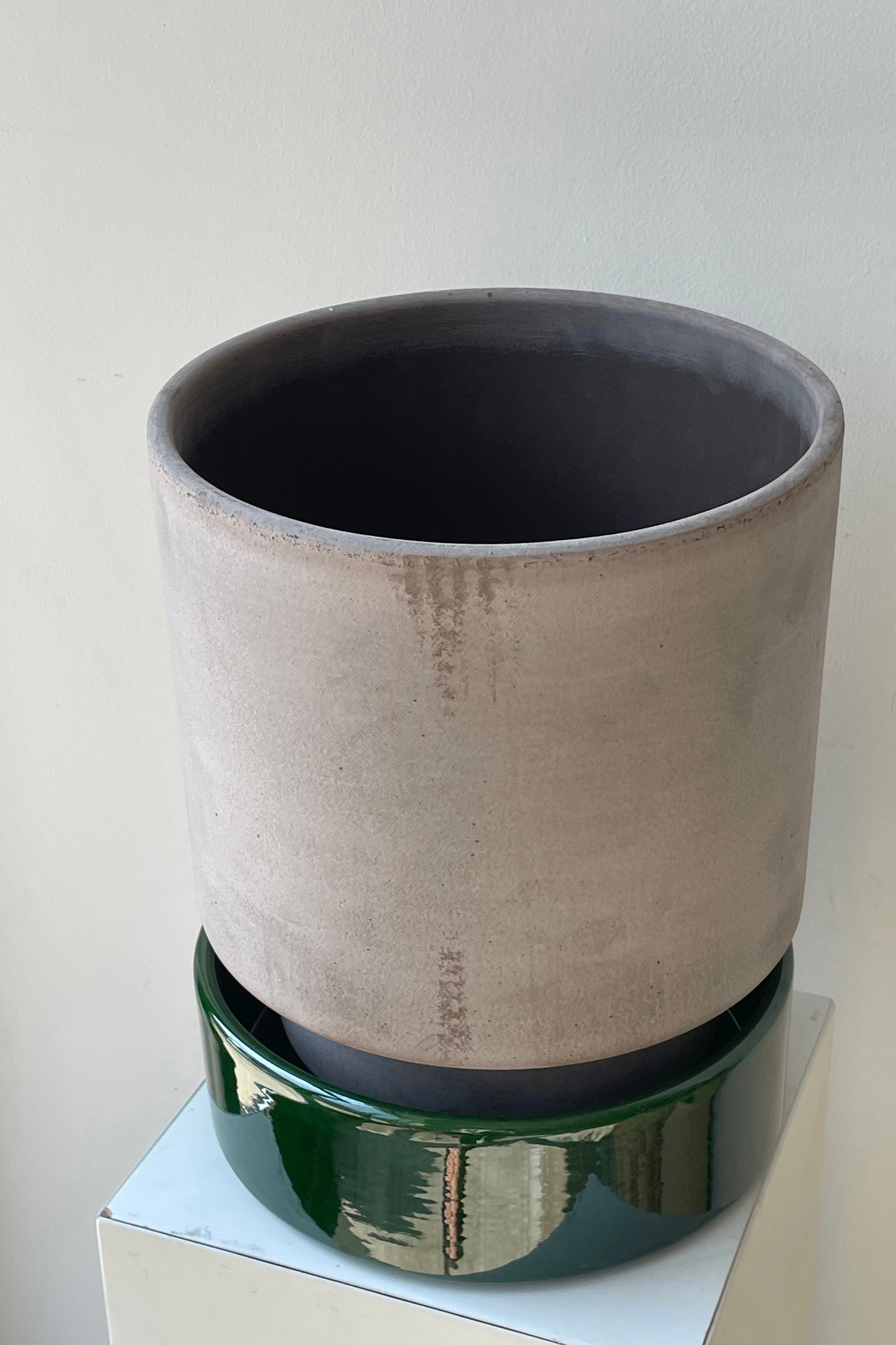 Hoff Pot & Saucer Grey & Emerald 9.8"