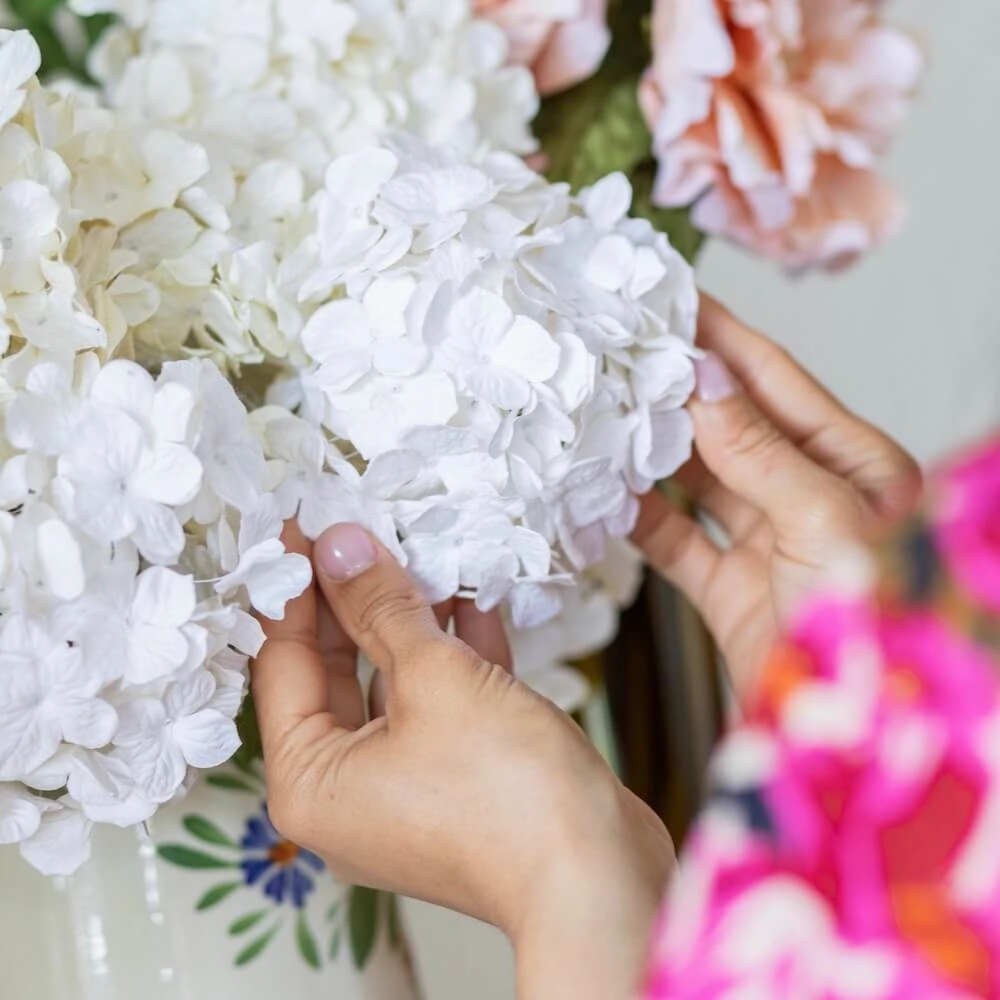 Hortensia en papier blanc