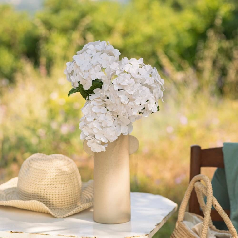 Hortensia en papier blanc