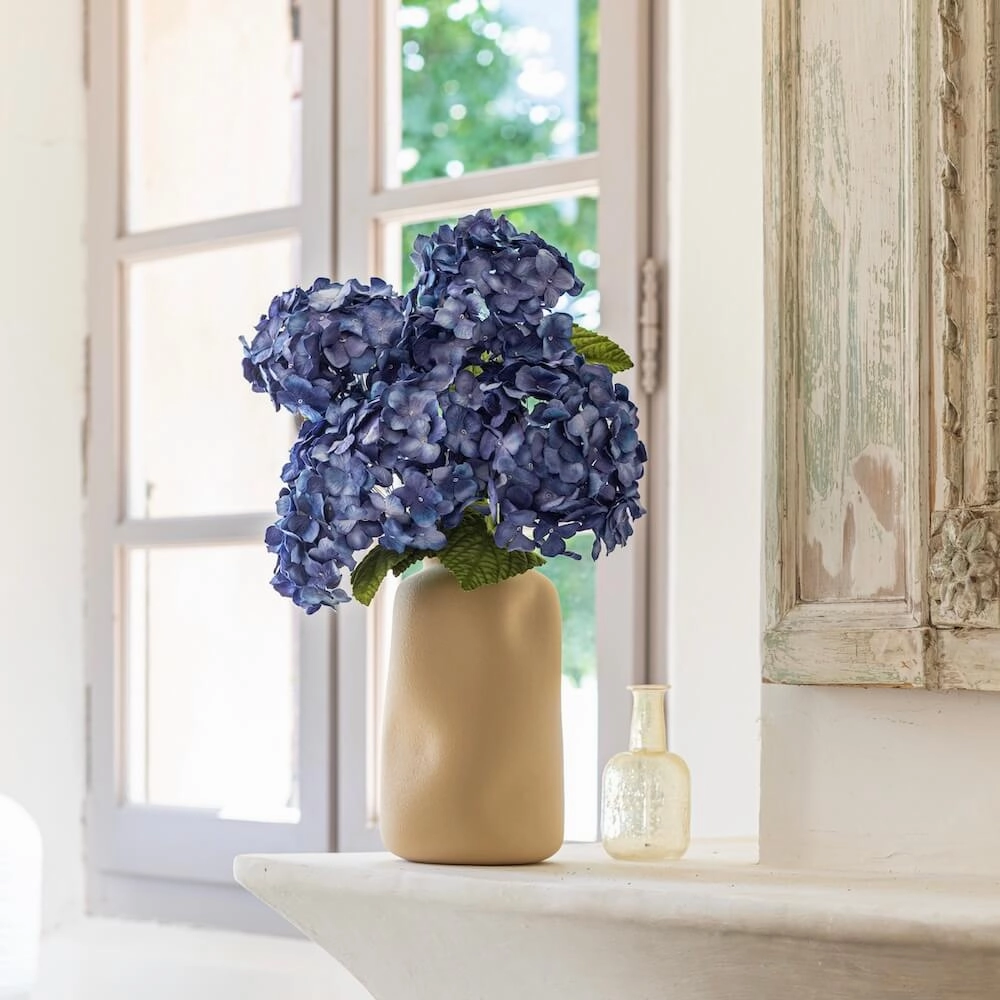 Hortensia en papier bleu saphire