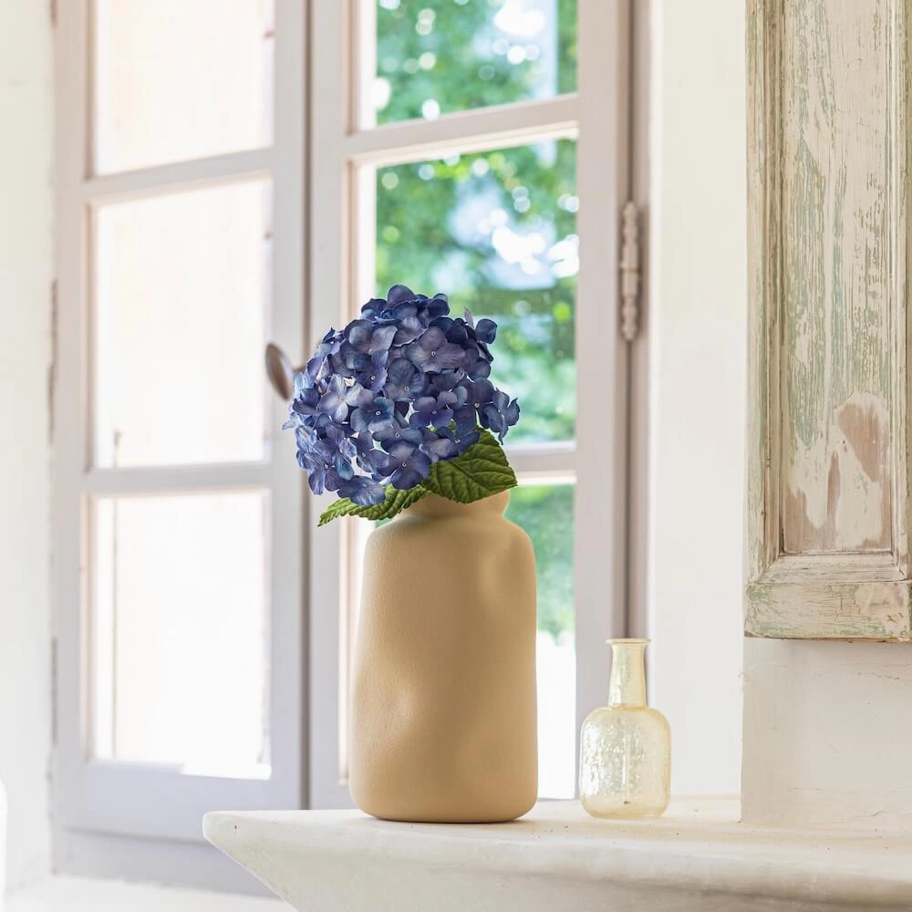 Hortensia en papier bleu saphire