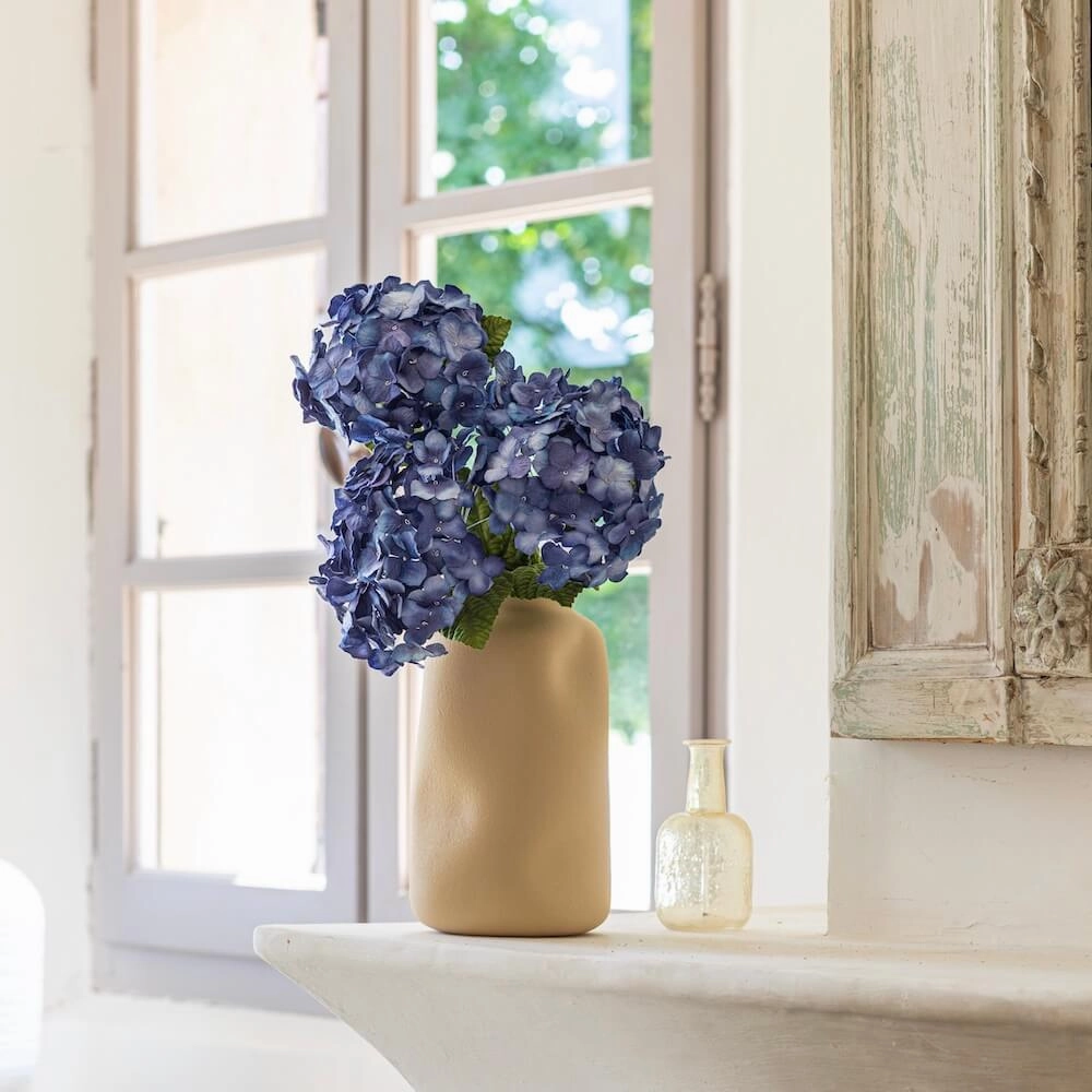 Hortensia en papier bleu saphire