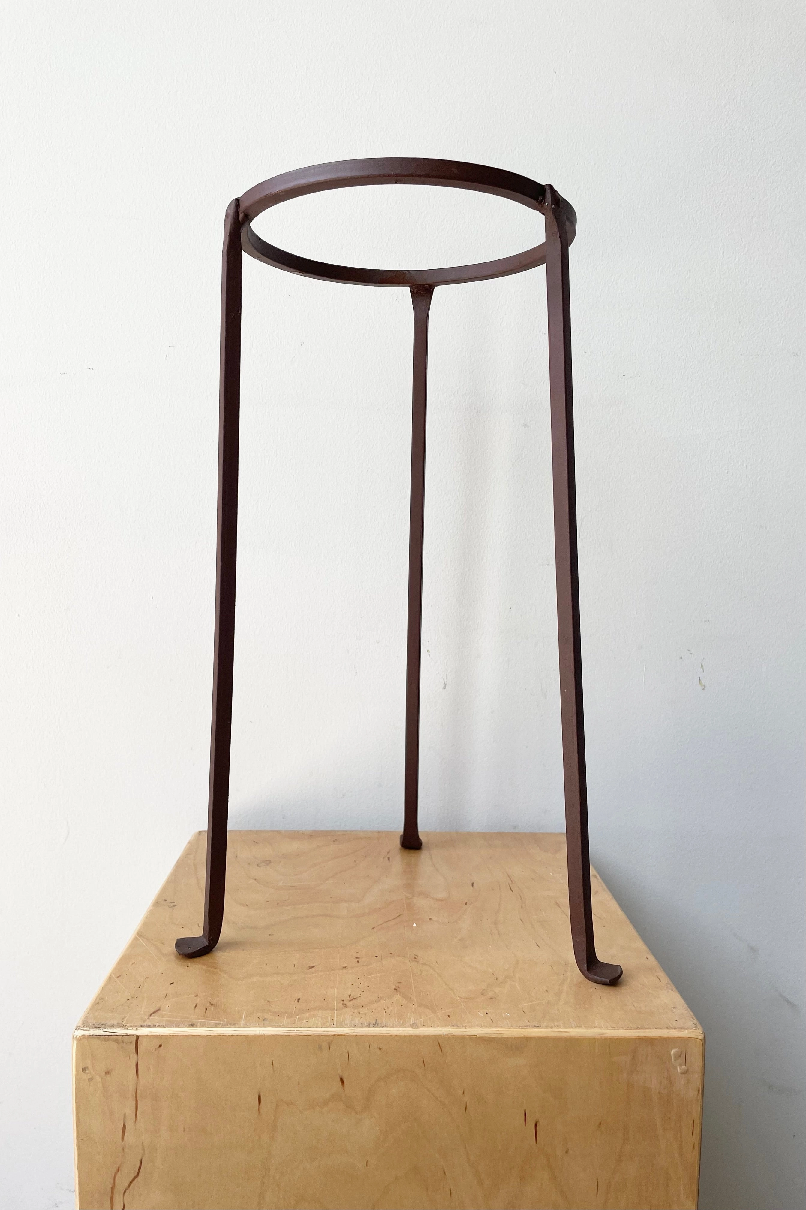 Iron Plant Stand Low 8"dia x 17"H,potted plant decor